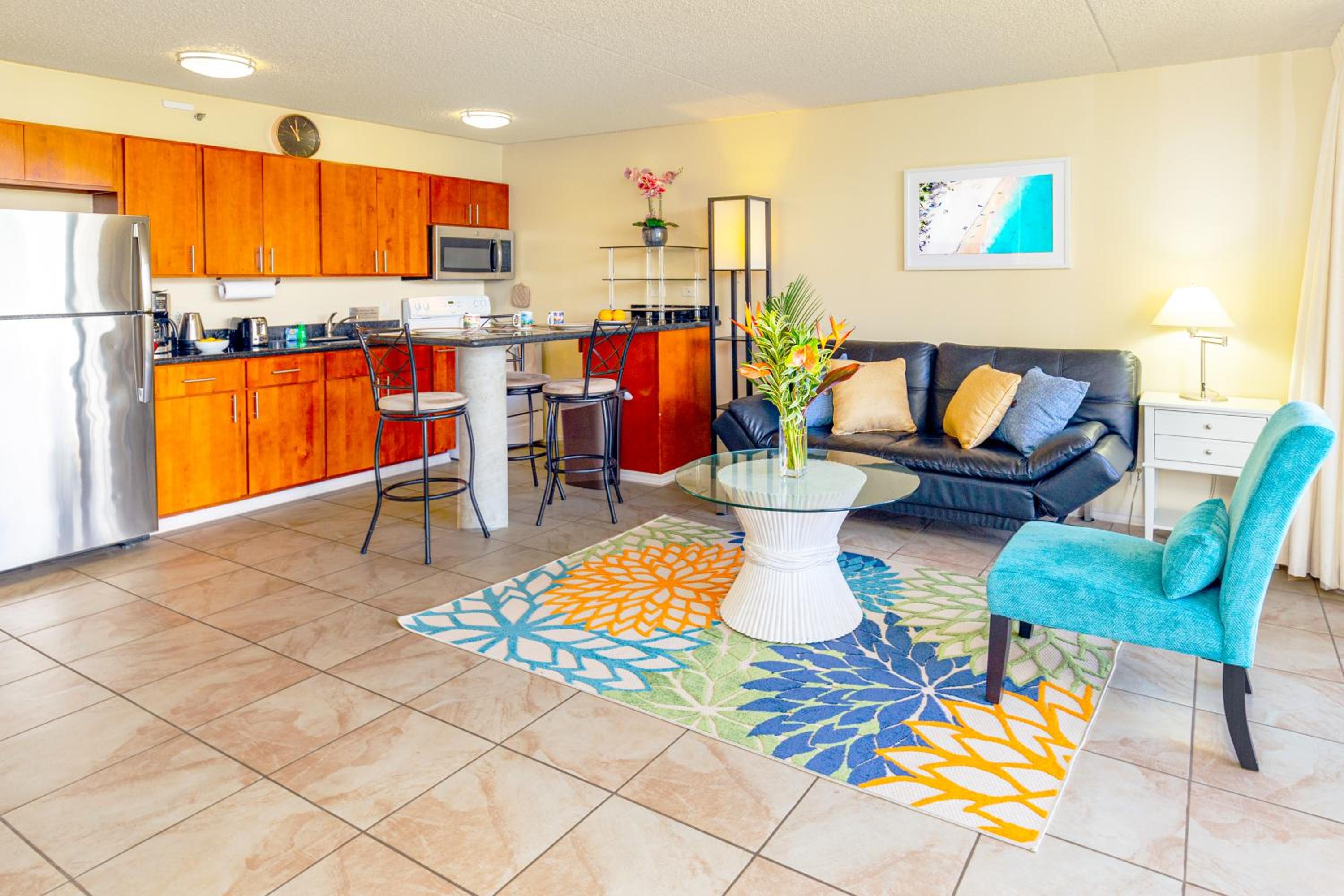 Waikiki condo - lanai, pool & beach access: One-Bedroom Apartment photo