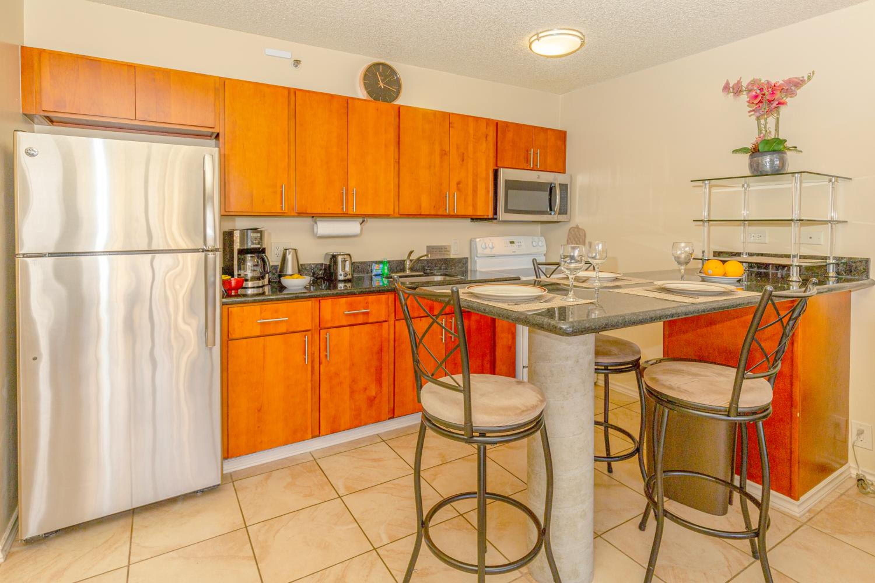 Waikiki condo - lanai, pool & beach access: One-Bedroom Apartment photo
