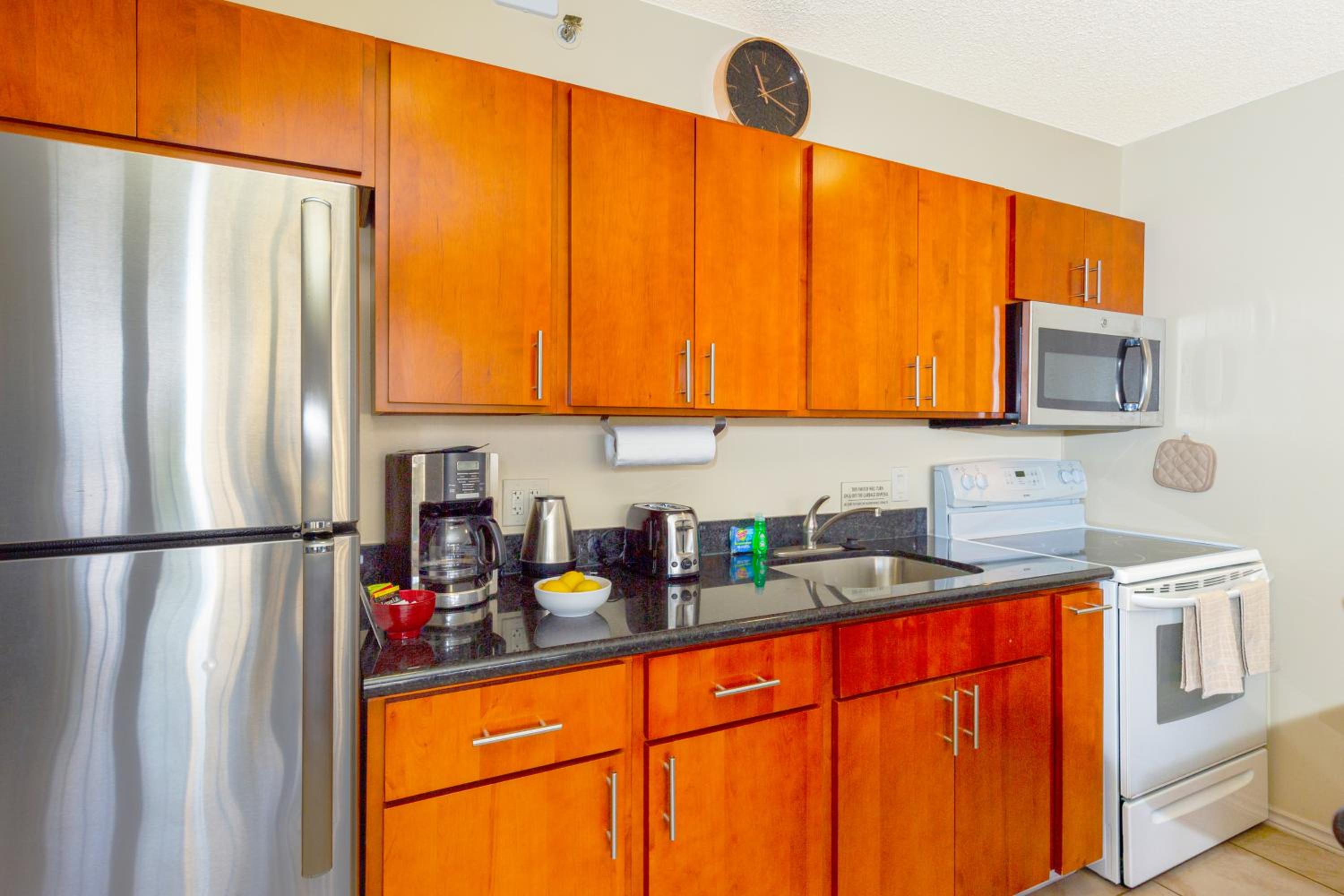 Waikiki condo - lanai, pool & beach access: One-Bedroom Apartment photo
