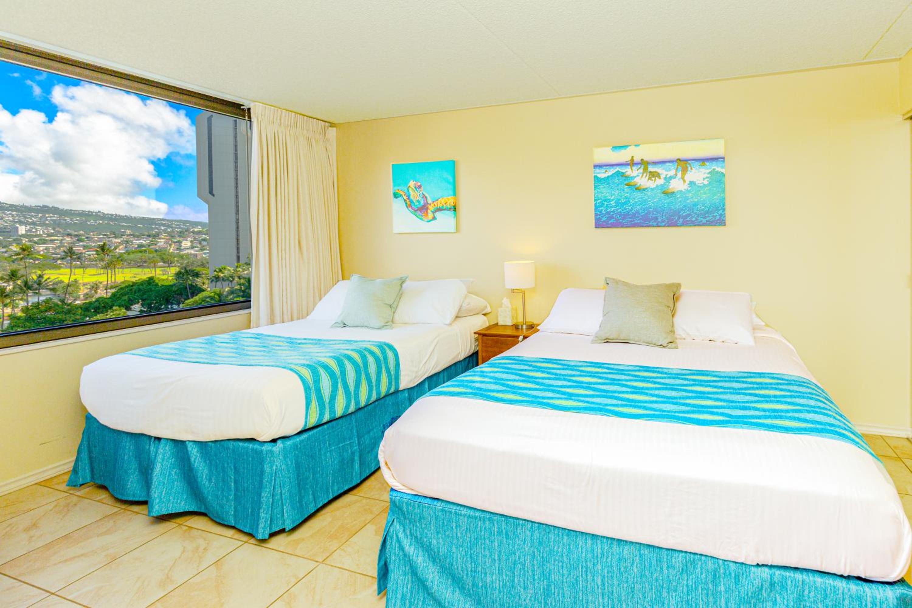 Waikiki condo - lanai, pool & beach access: One-Bedroom Apartment photo