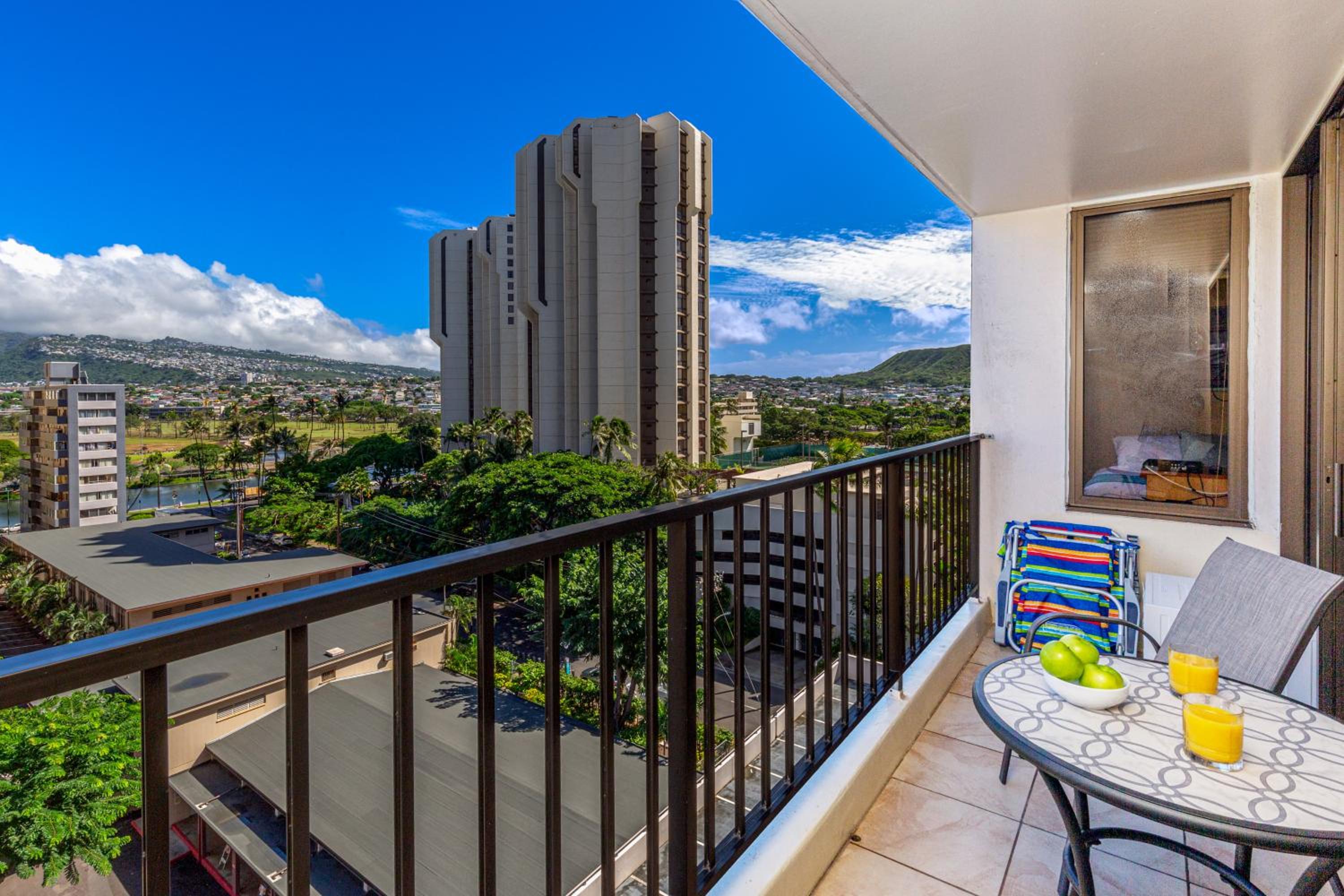 Waikiki condo - lanai, pool & beach access: One-Bedroom Apartment photo