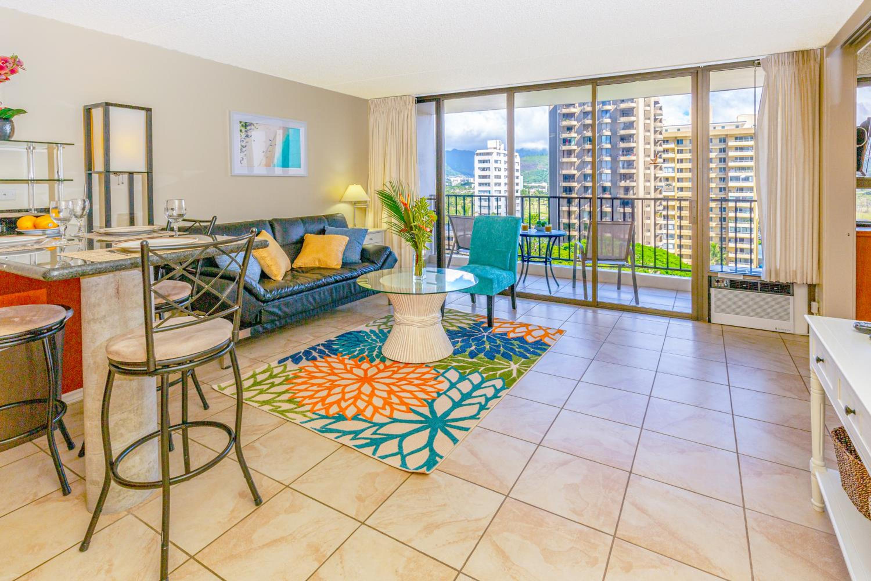 Waikiki condo - lanai, pool & beach access: One-Bedroom Apartment photo