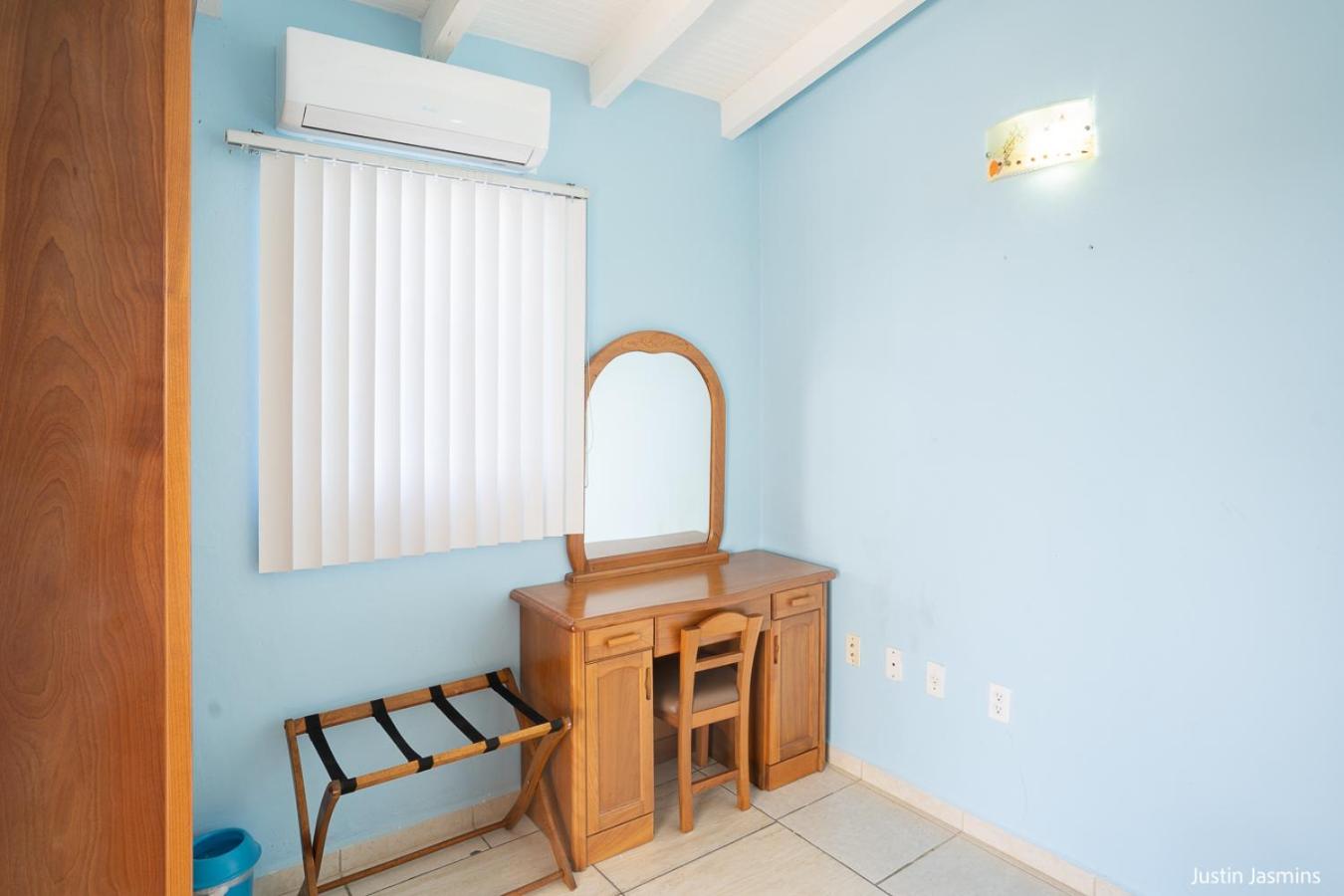 Deluxe One-Bedroom Apartment with Ocean View photo 1