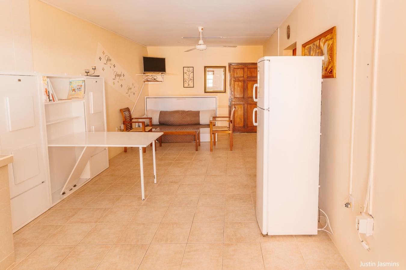 One-Bedroom Apartment photo 2