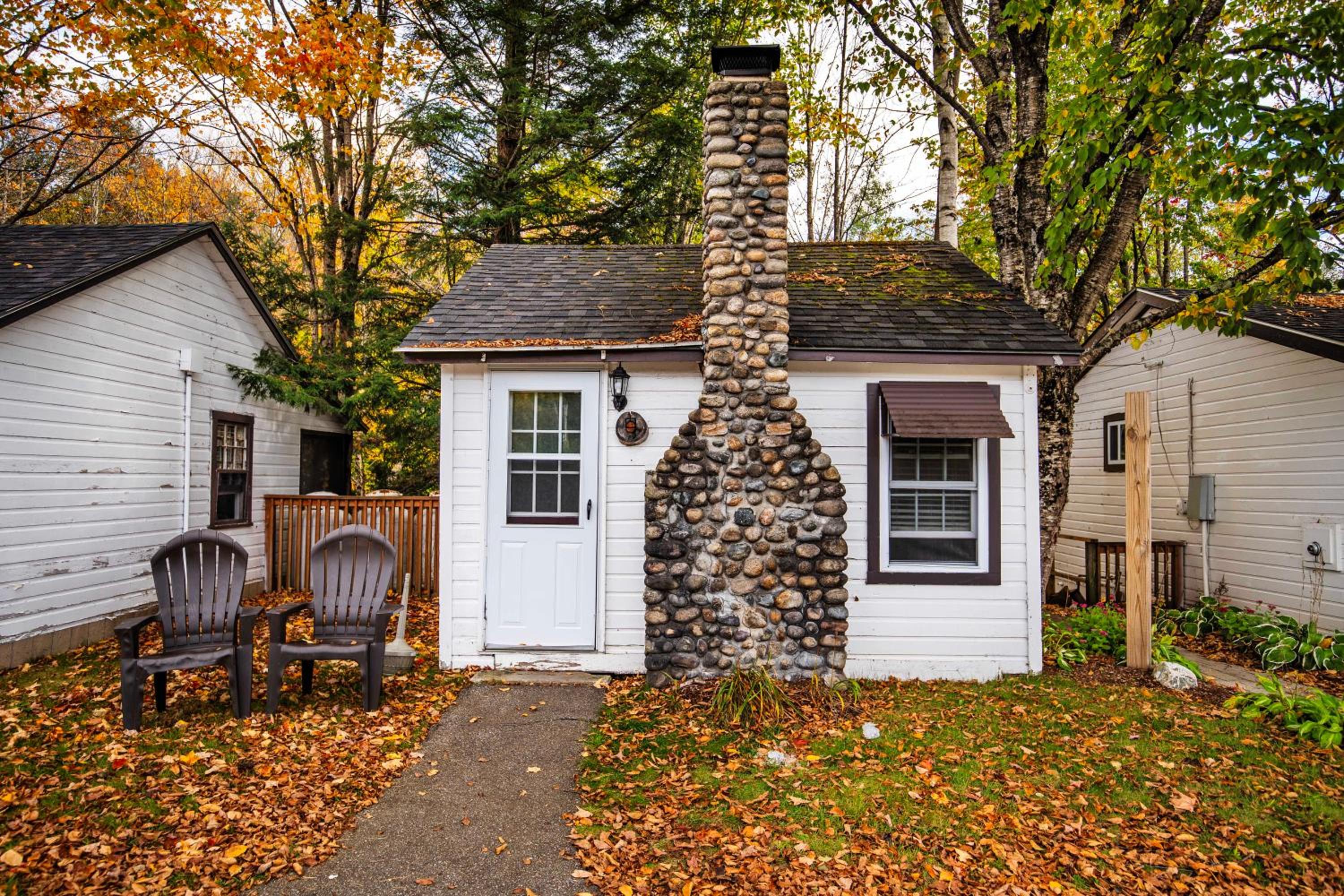 One-Bedroom House - Photo 2