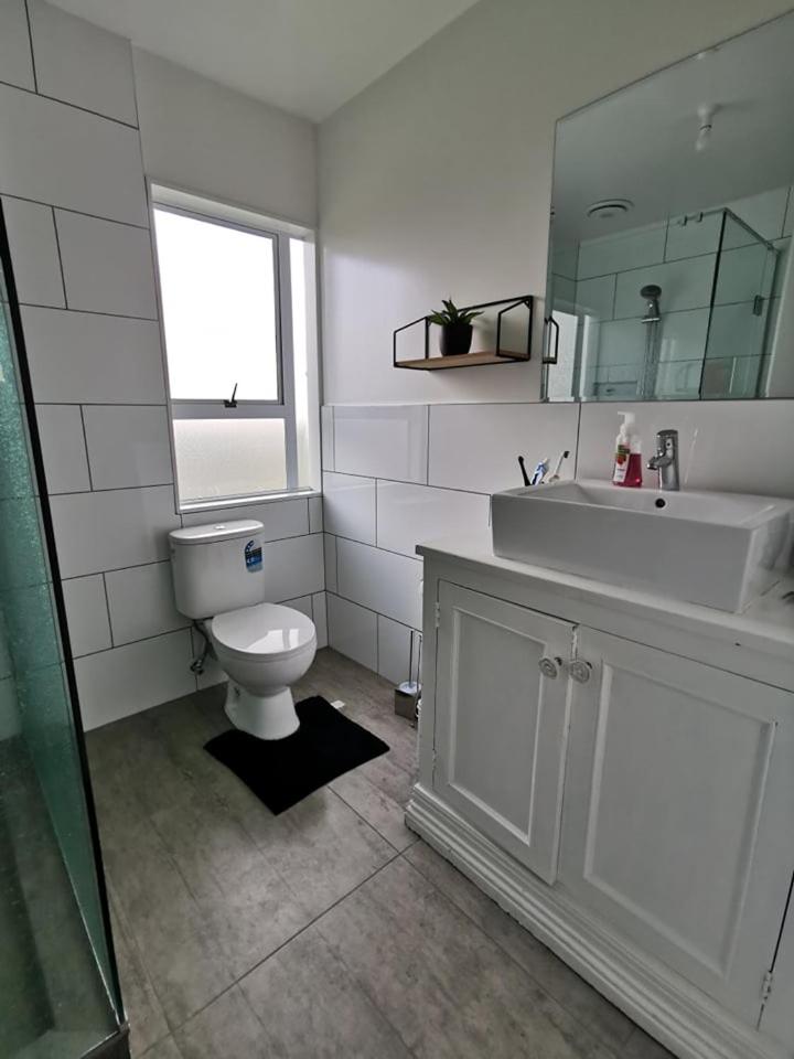 Queen Room With Shared Bathroom photo 2