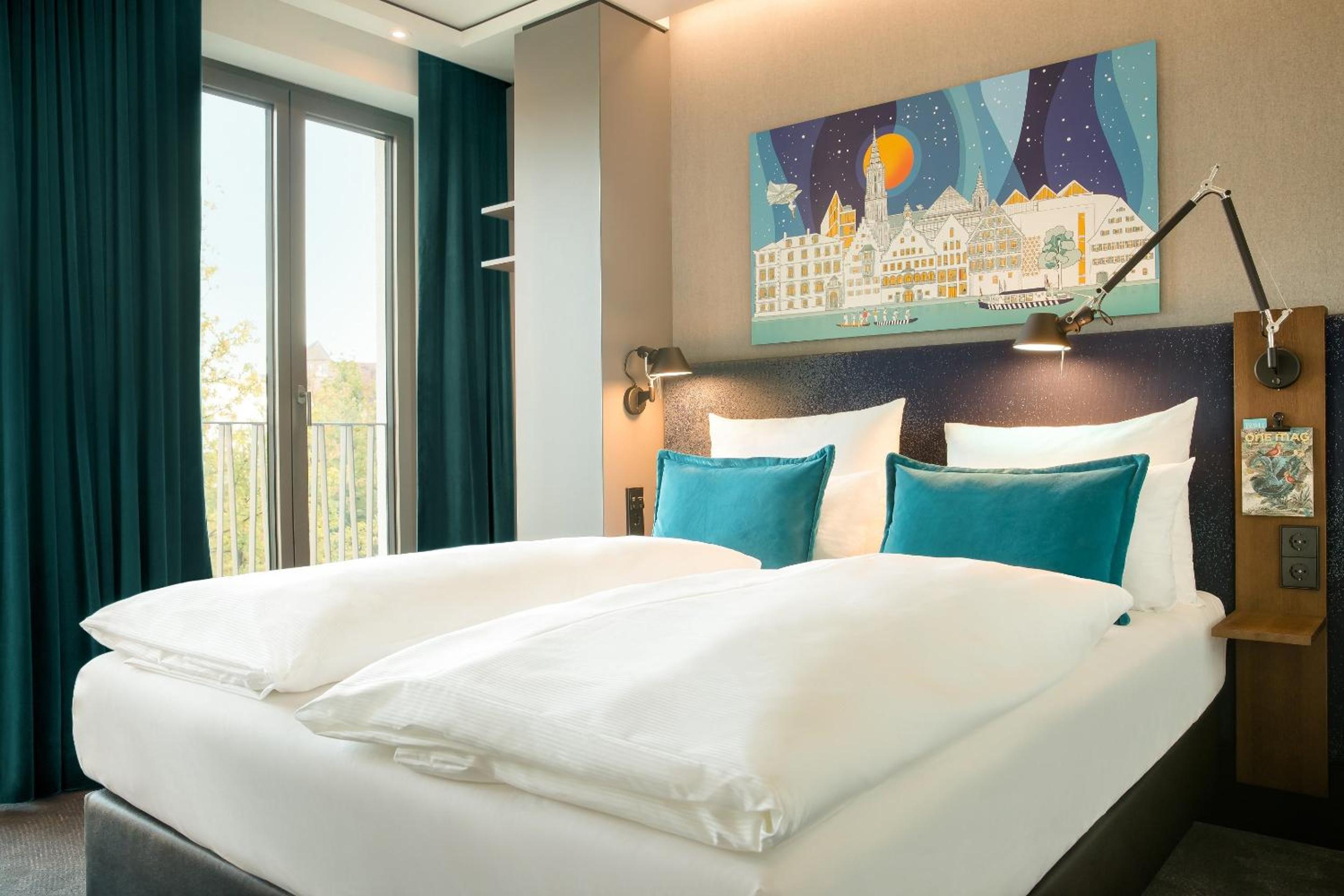 Queen Room with City View
