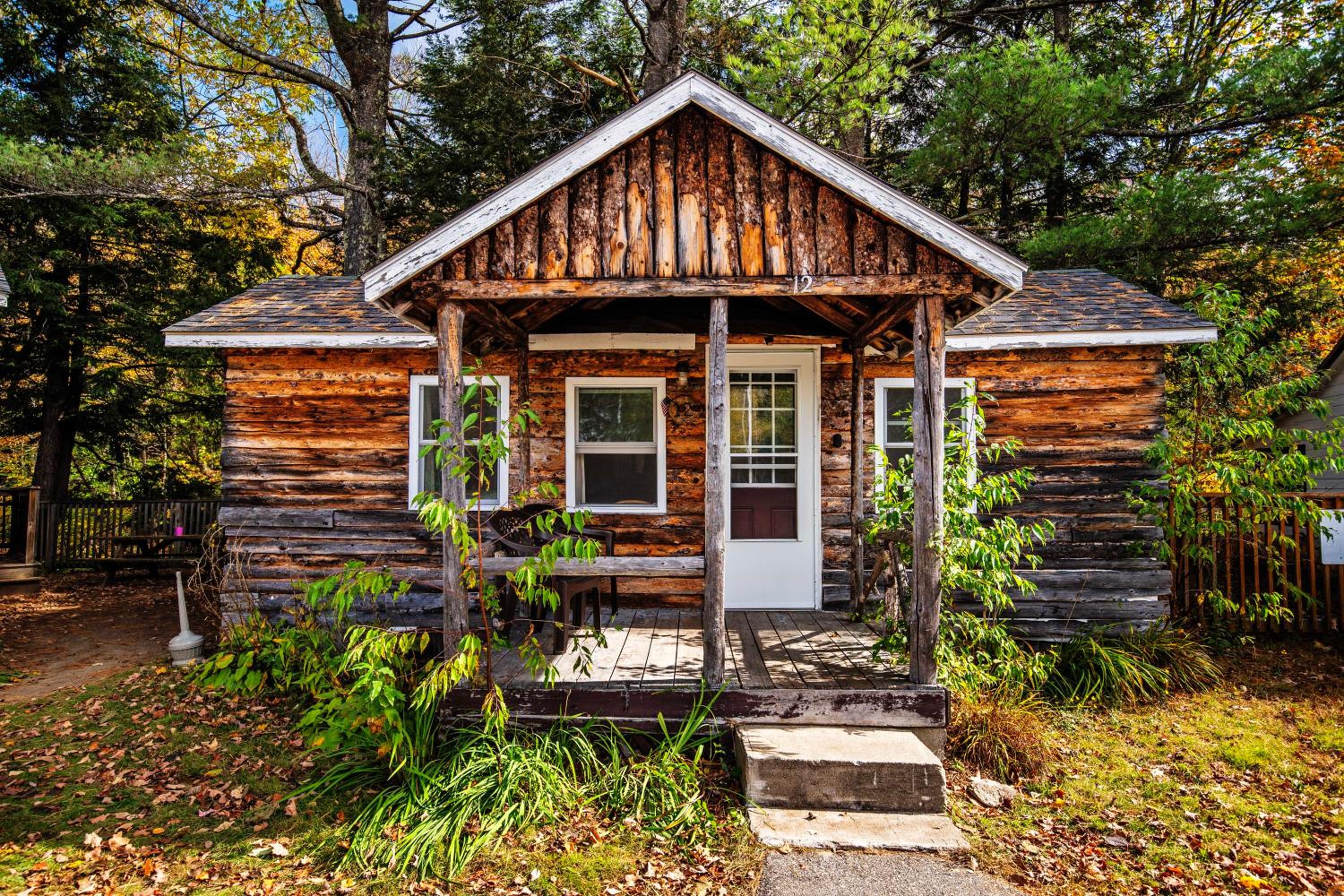 Superior Bungalow - Photo 2