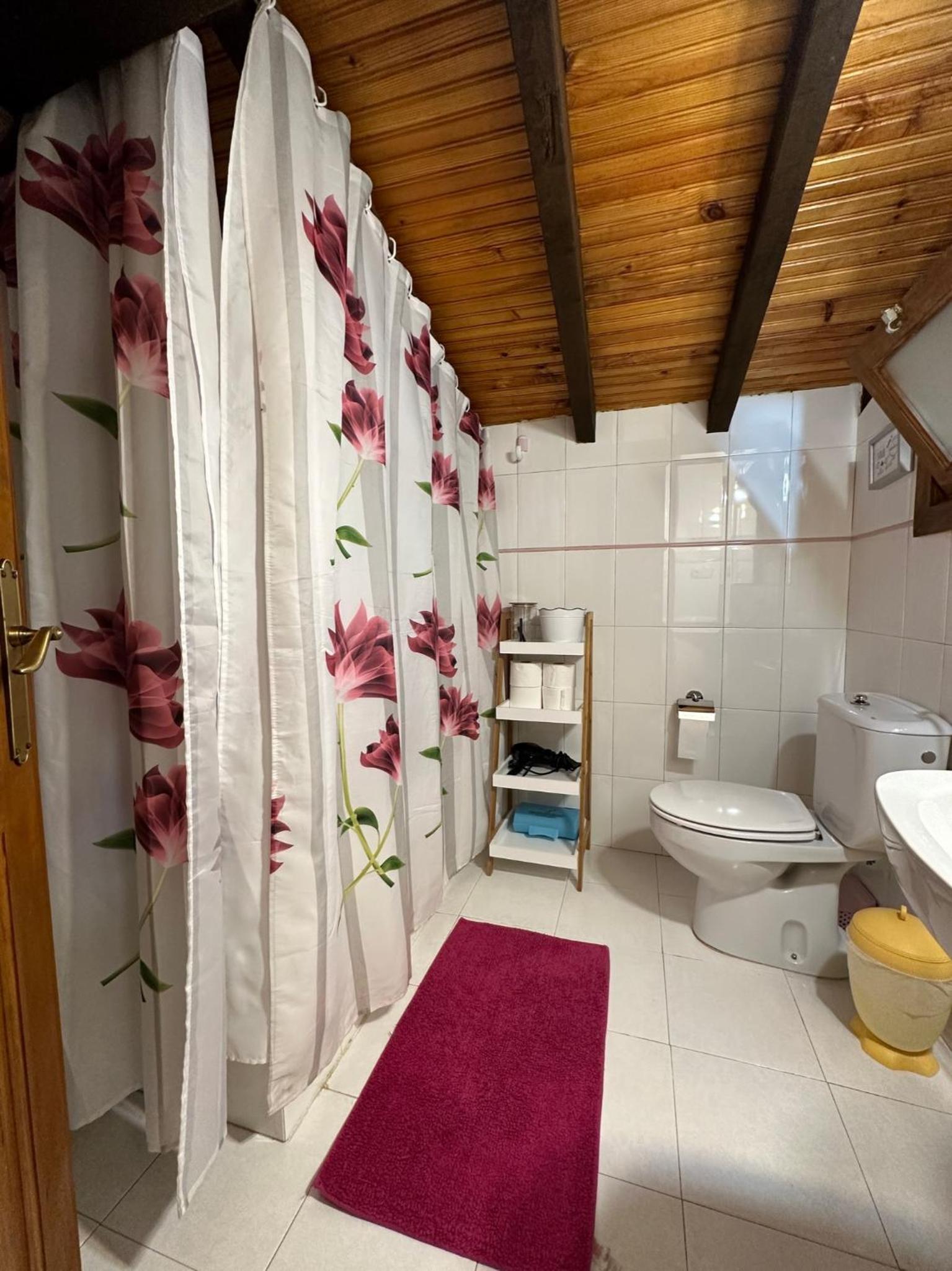 Villa - Photo 2