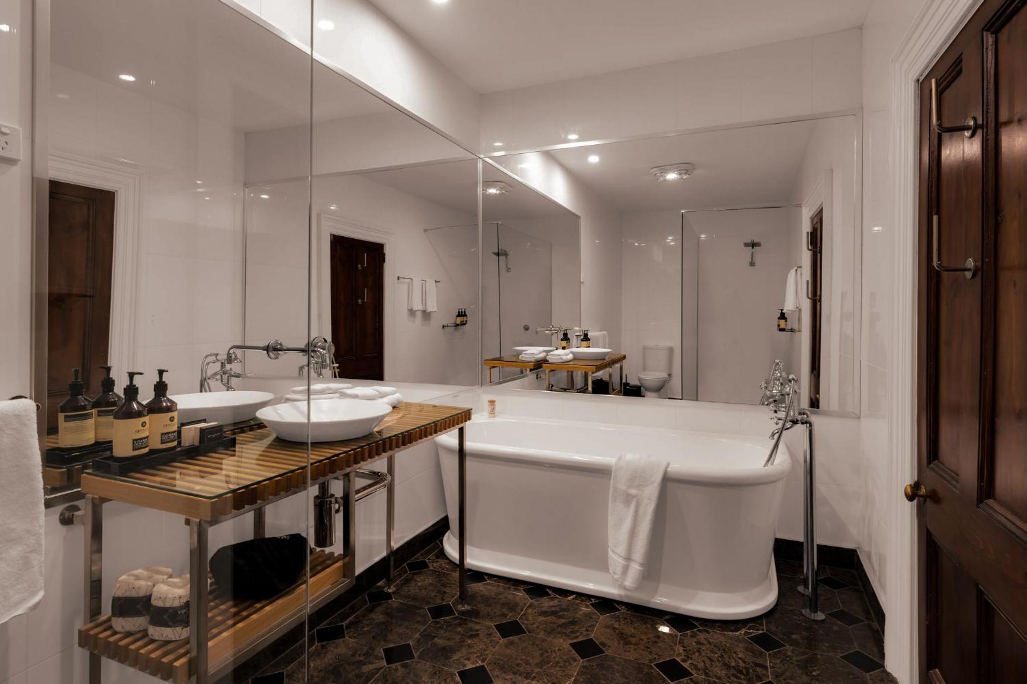 Deluxe Double or Twin Room with Spa Bath photo 3