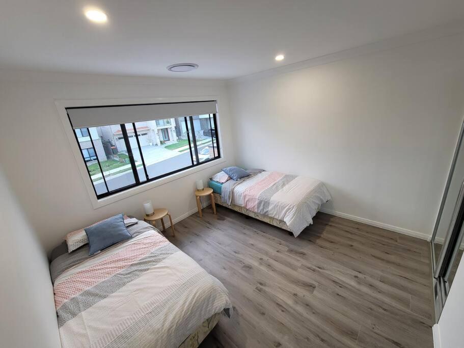 Five-Bedroom House photo 1