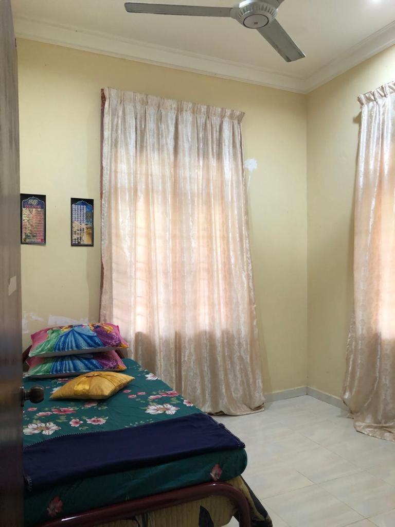 Four-Bedroom House photo 2