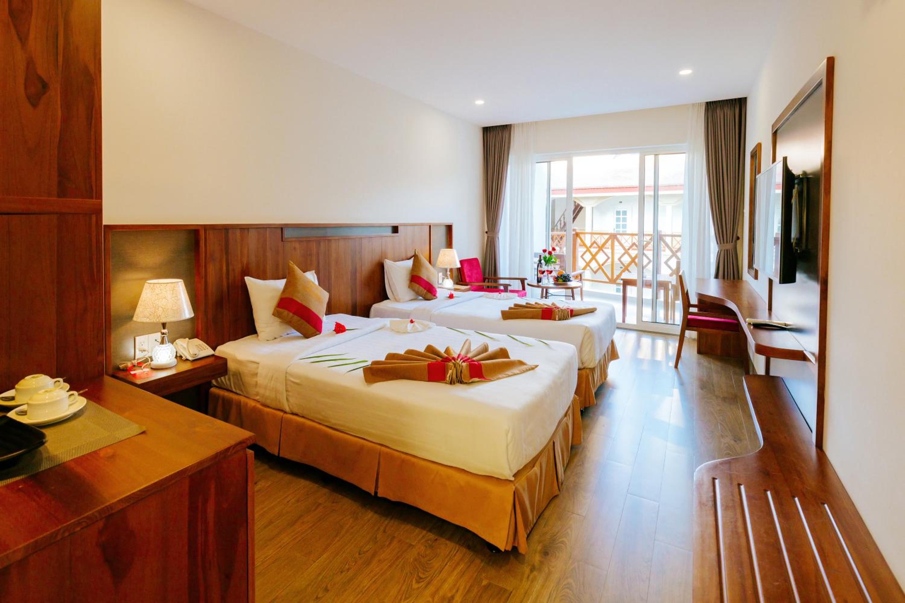 Deluxe Double or Twin Room with Sea View photo 2