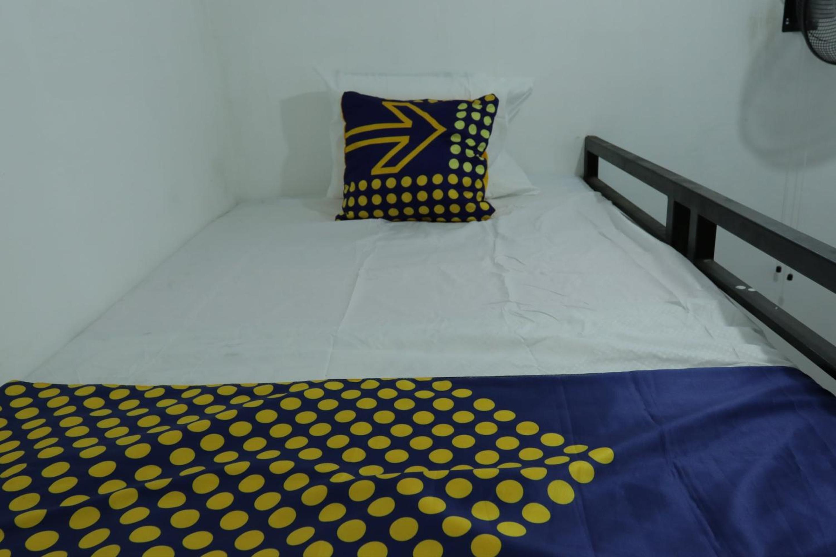 Small Single Room photo 2