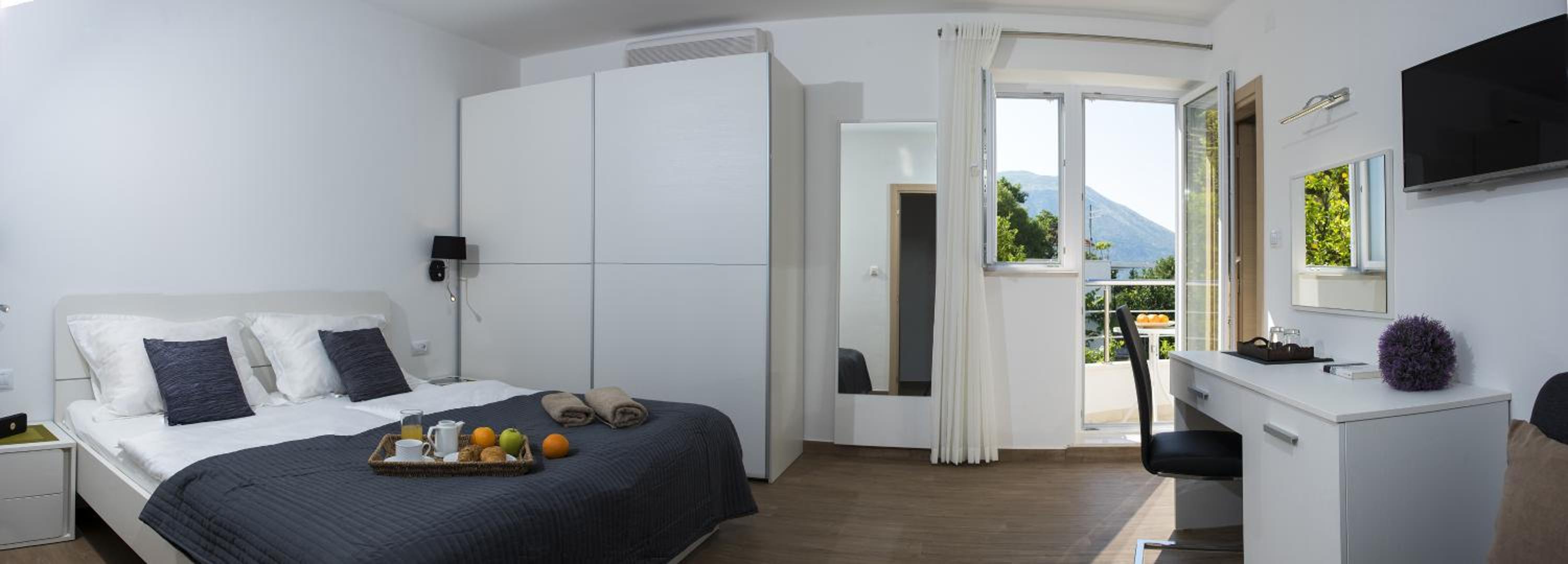 Double Room with Balcony and Sea View