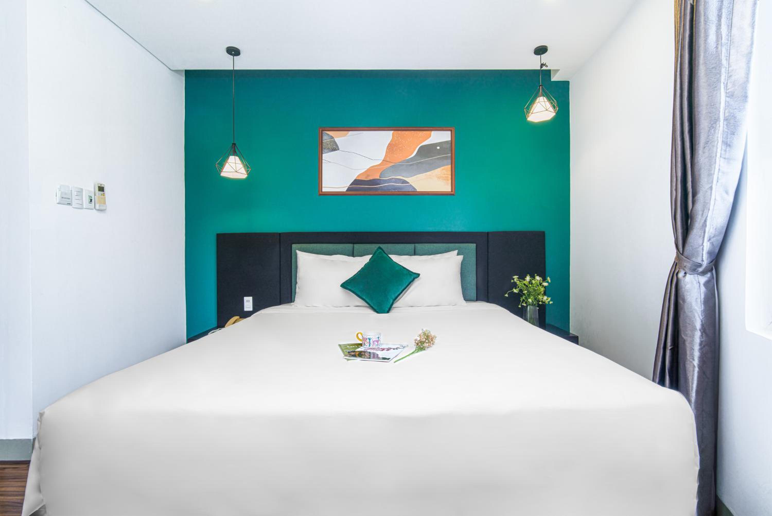 Deluxe Double Room City View with Bathtub - Photo 13