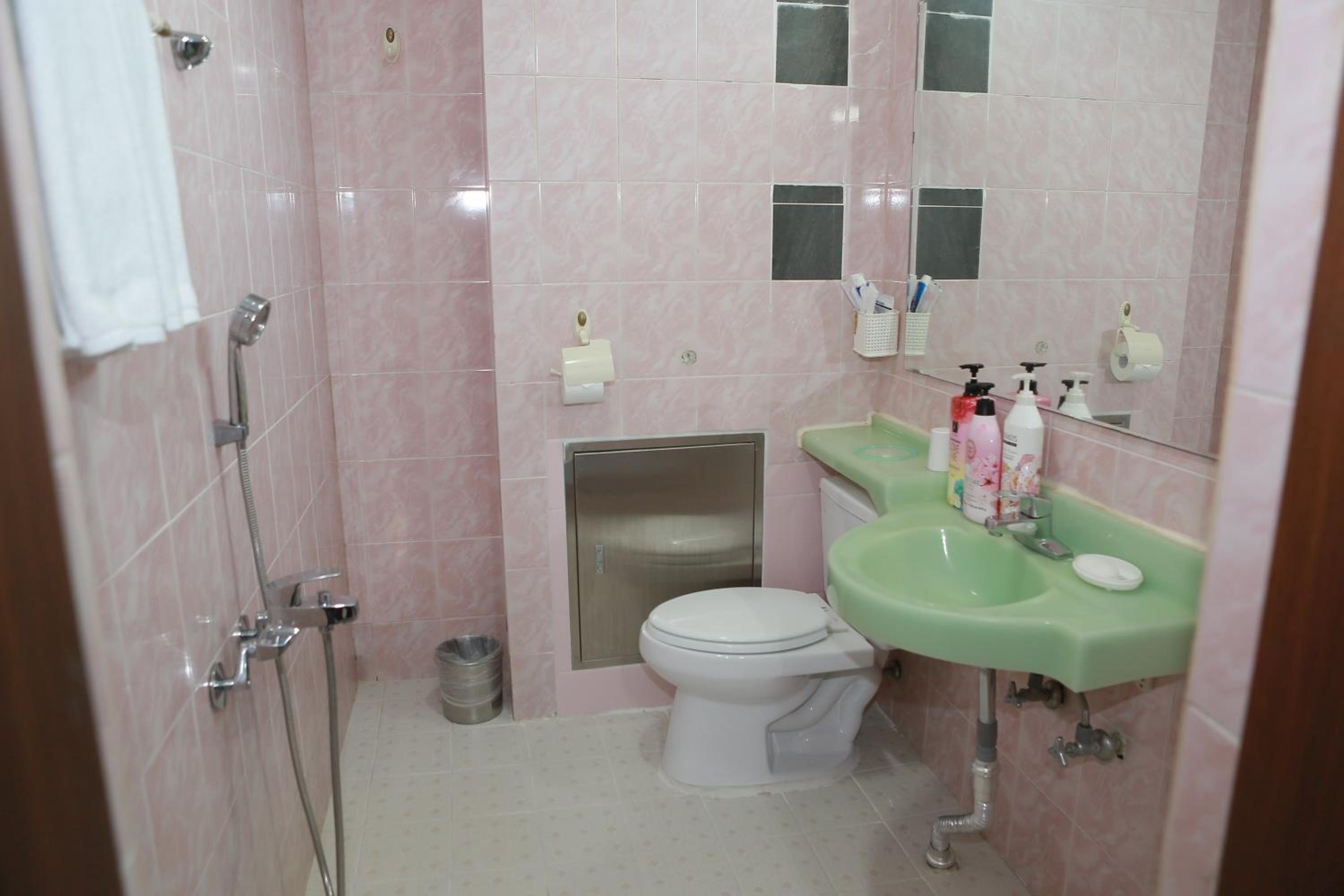 Superior Family Room - Photo 9