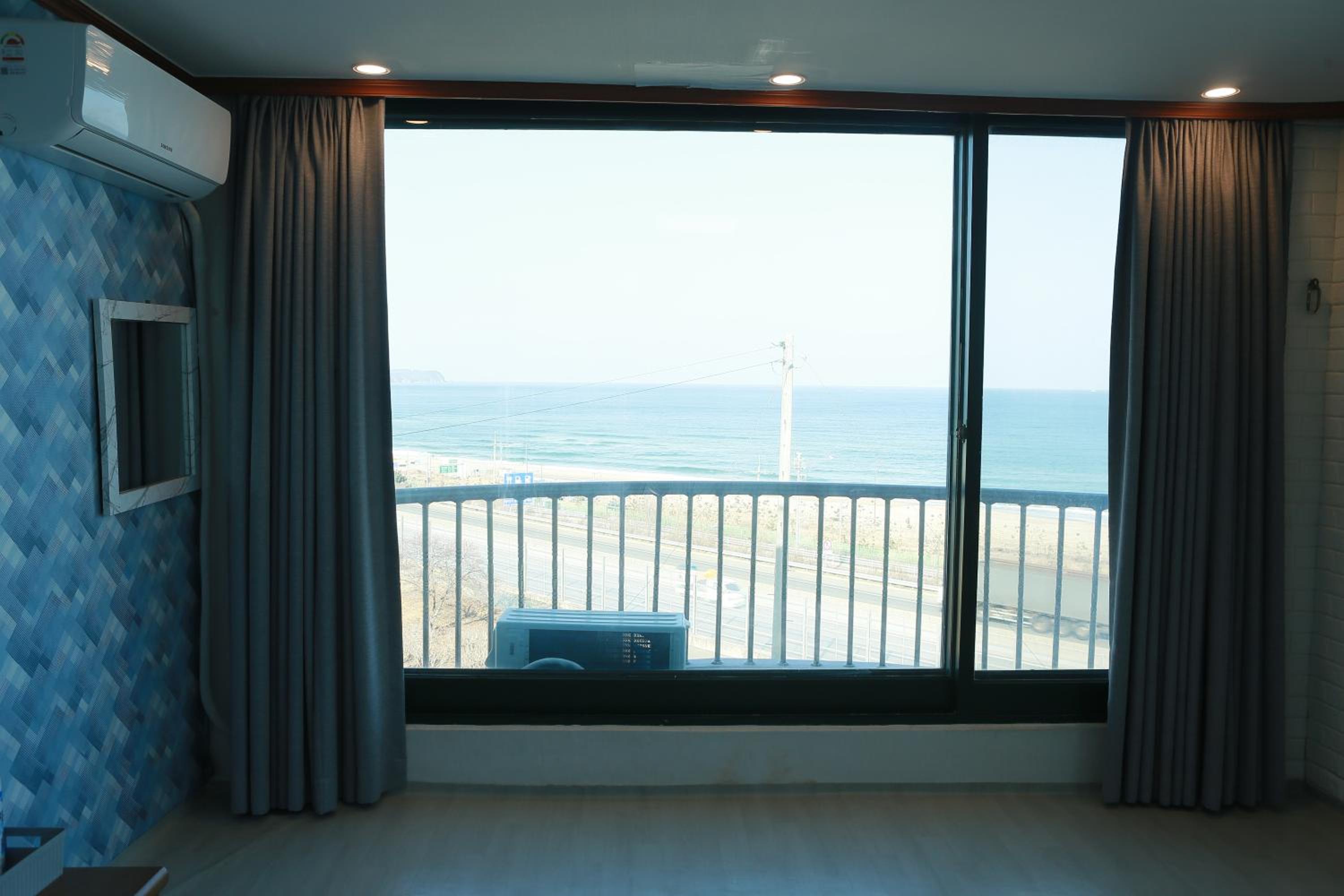 Superior Family Room - Photo 13