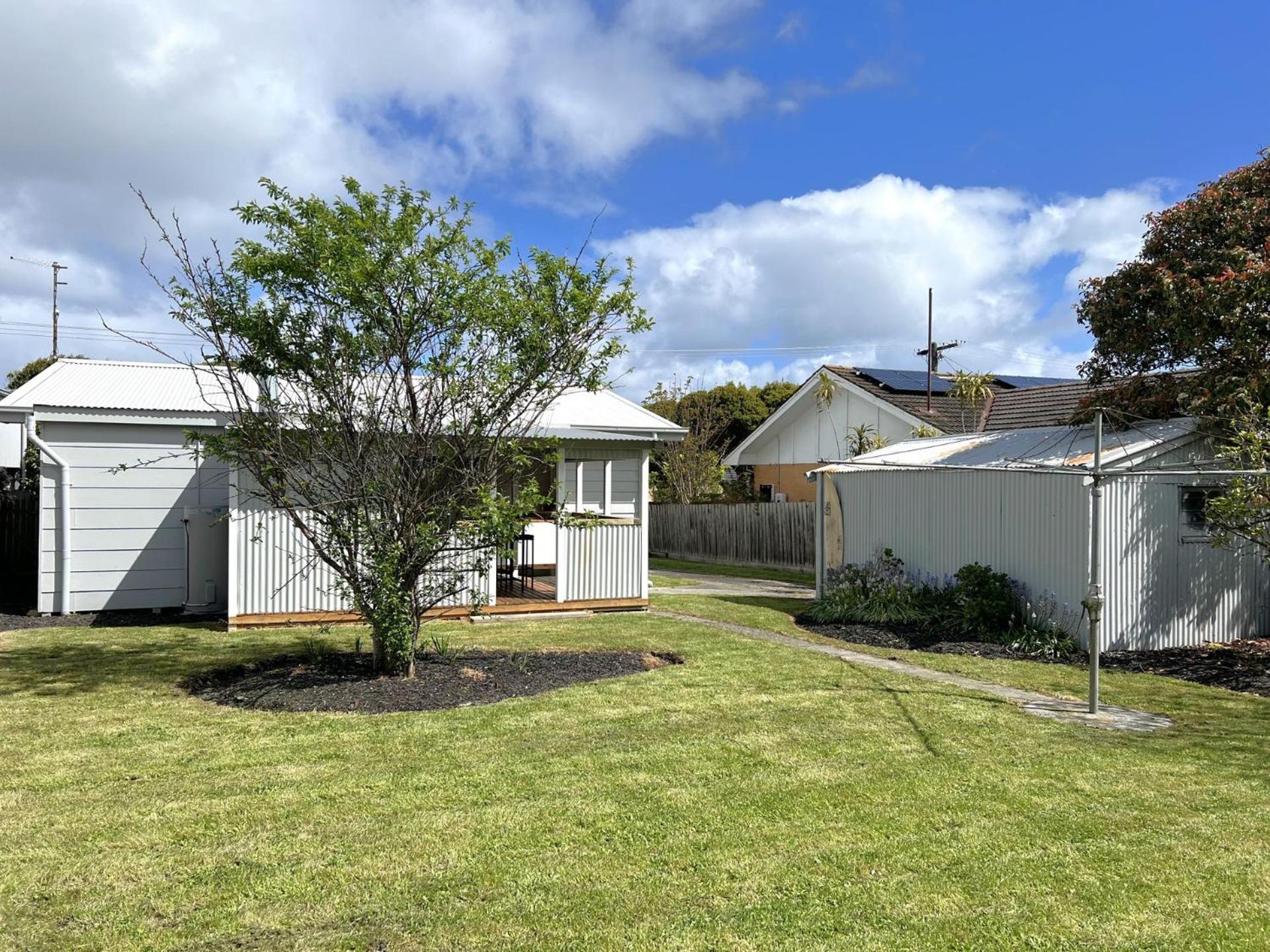 Three-Bedroom House photo 3