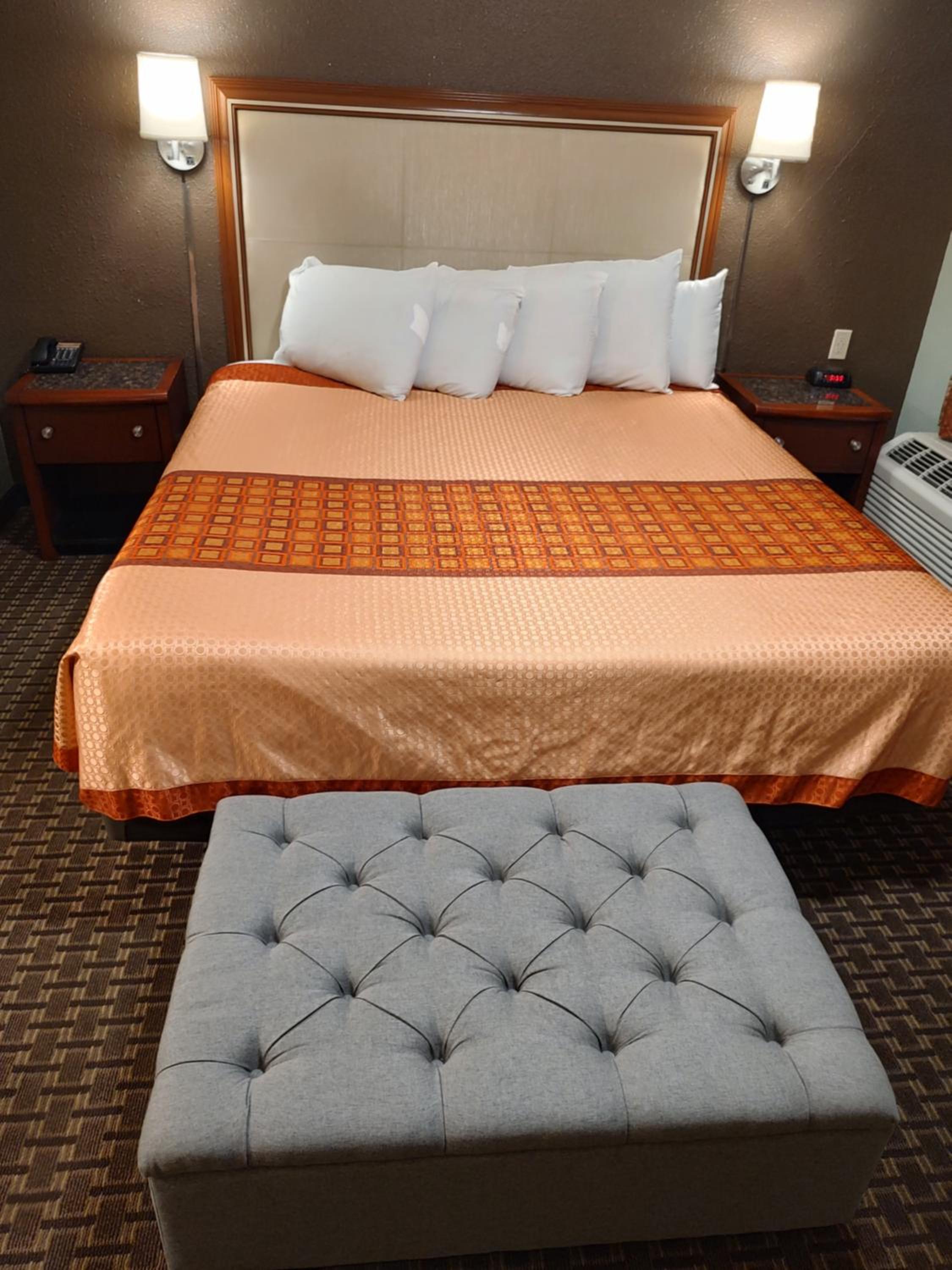 King Room - Non-Smoking - Photo 1