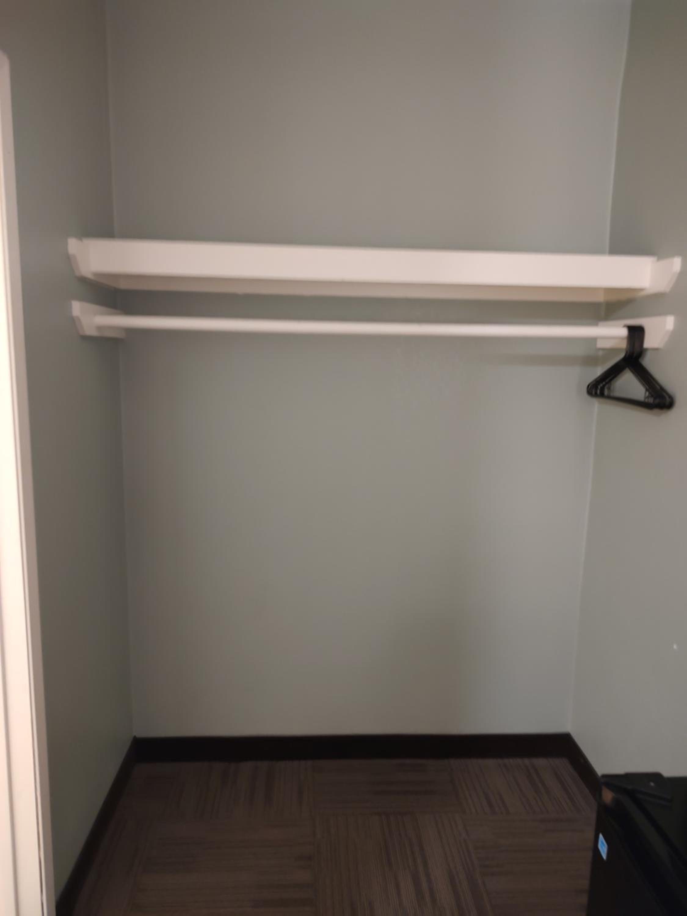 Queen Room - Non-Smoking - Photo 9