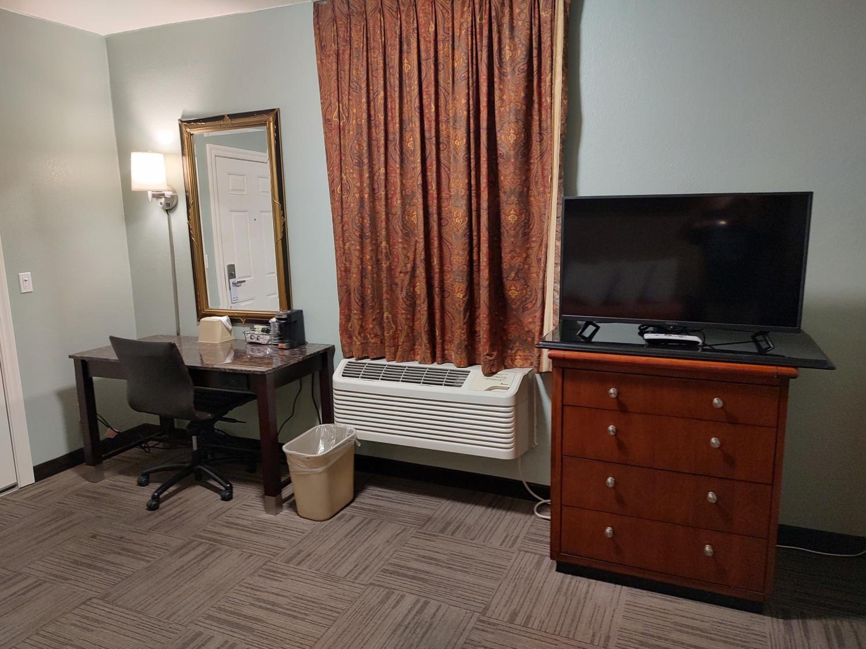 Queen Room - Non-Smoking - Photo 3