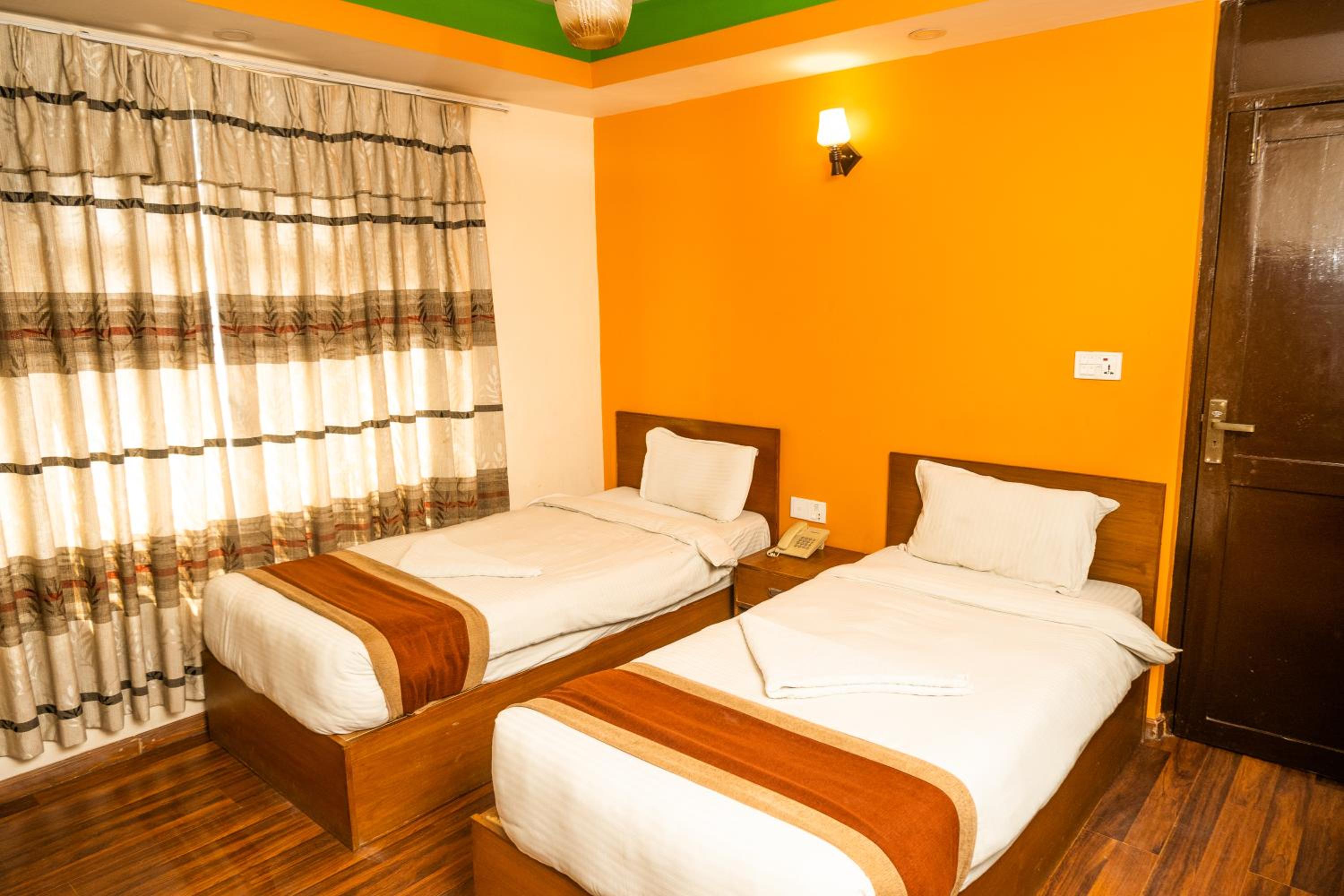 Budget Twin Room - Photo 3