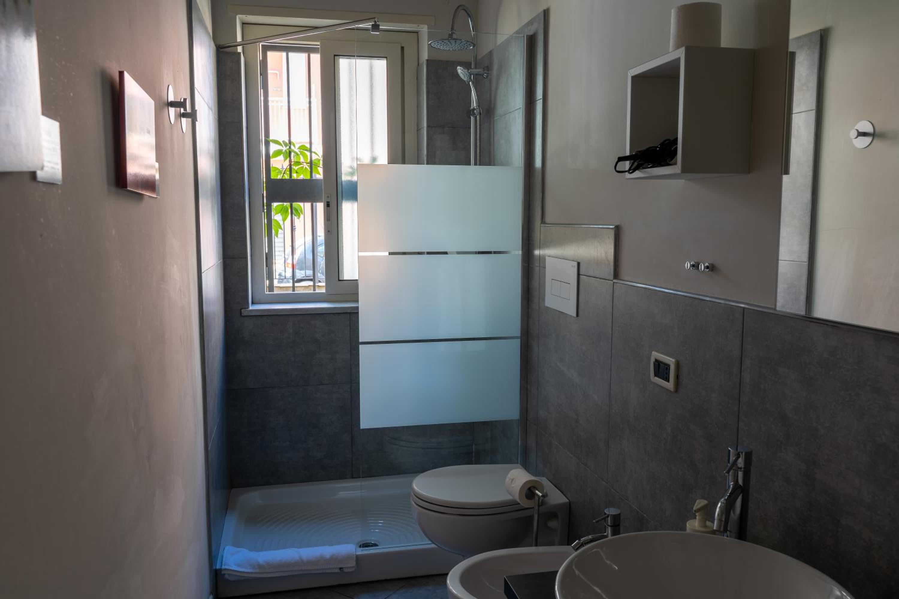 Single Room with Private Bathroom photo 2