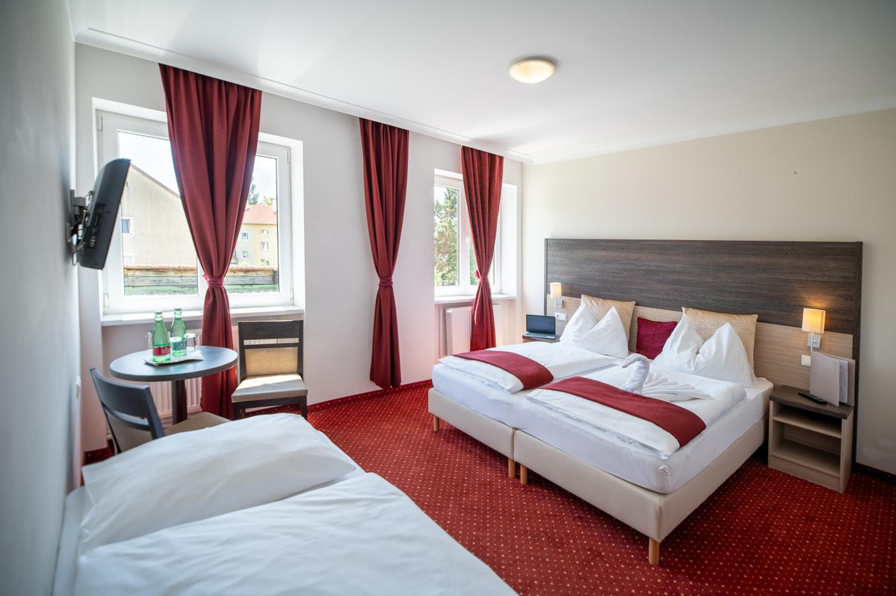 Quadruple Room - Photo 1