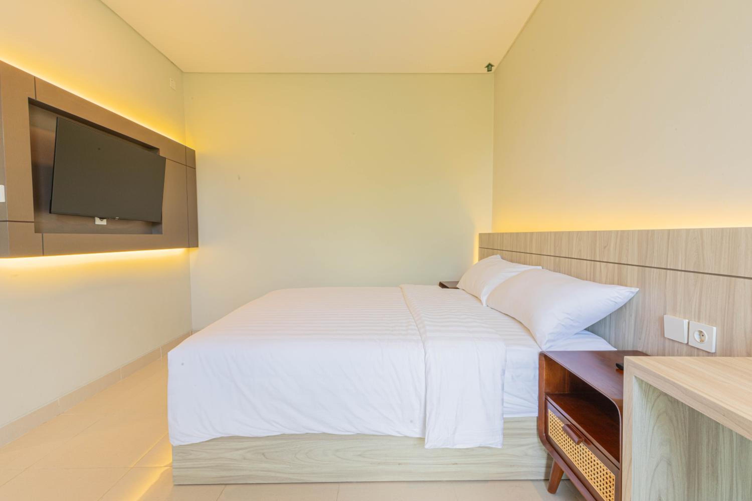 Executive Suite - Photo 12