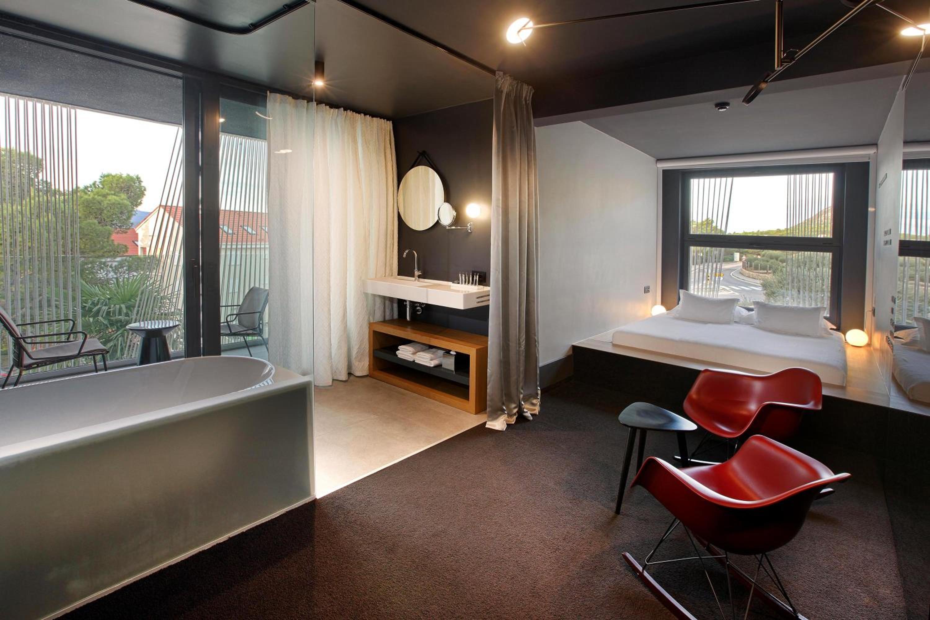 Superior Double Room with Bath and Balcony