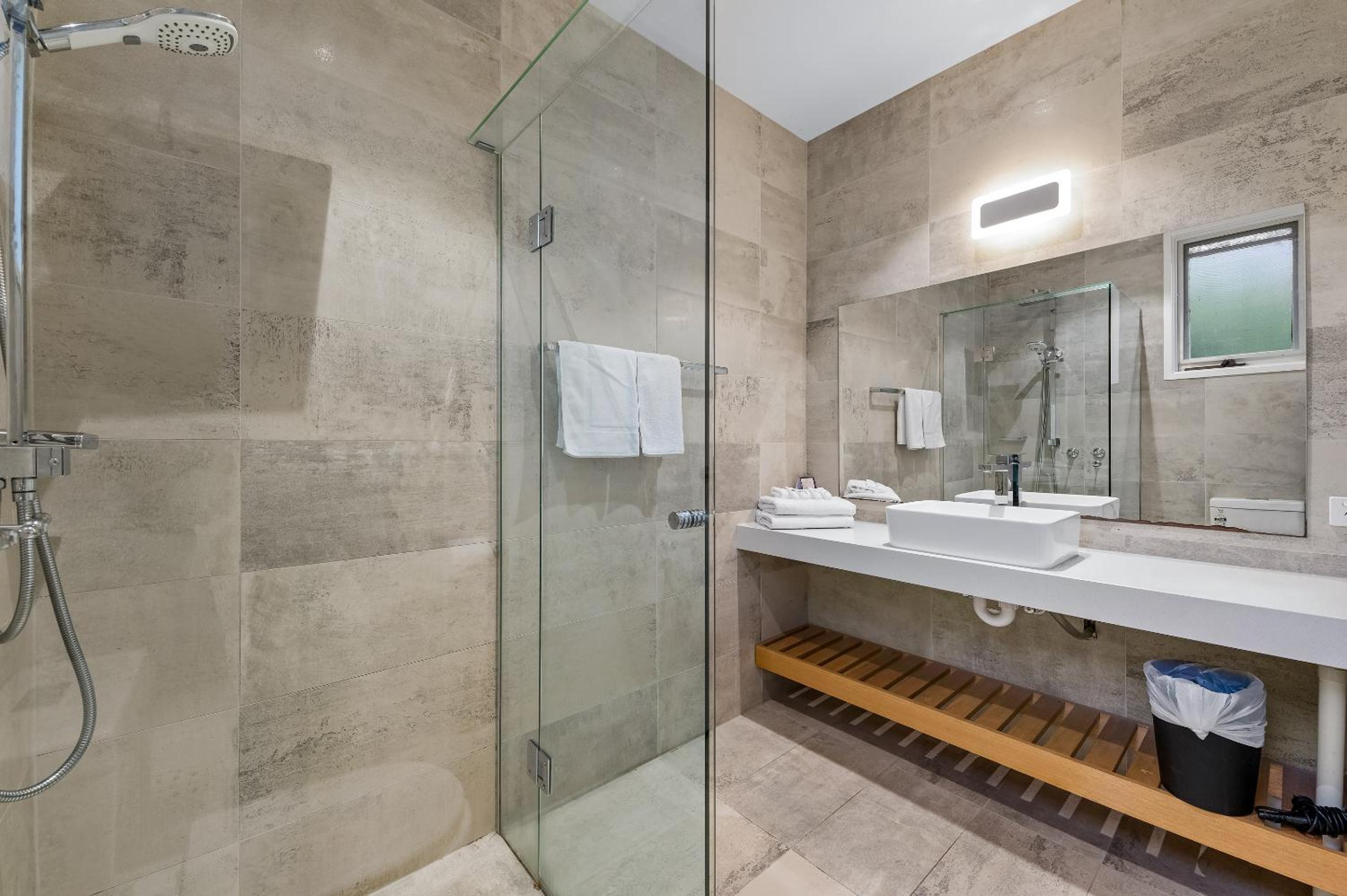 Executive Suite - Photo 5