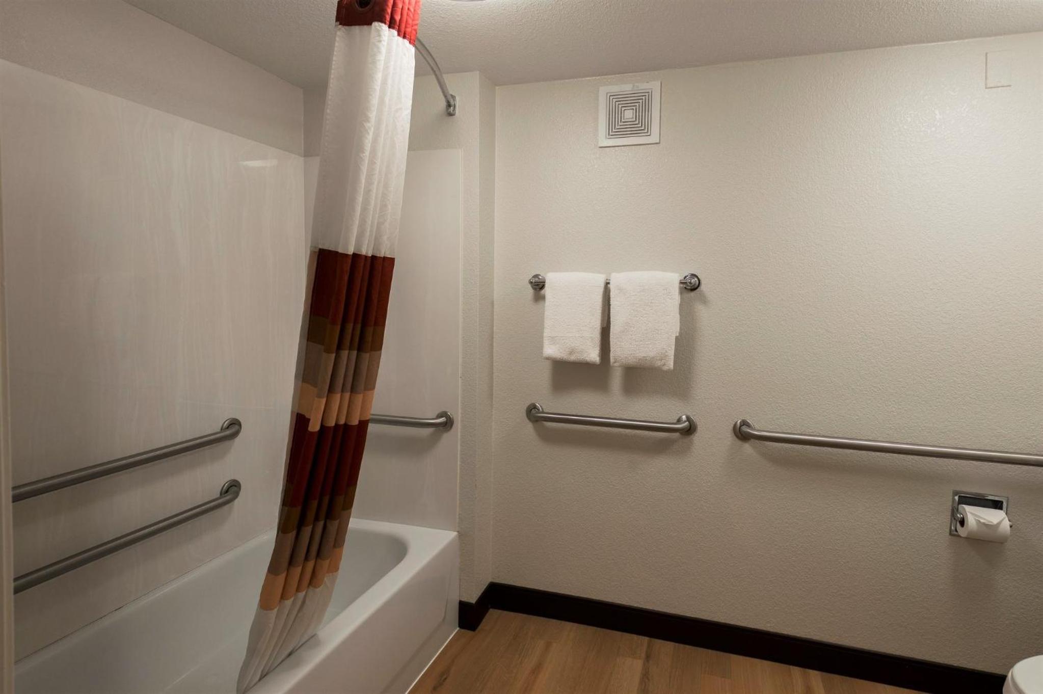  Superior King Room Disability Access Smoke Free - Photo 6