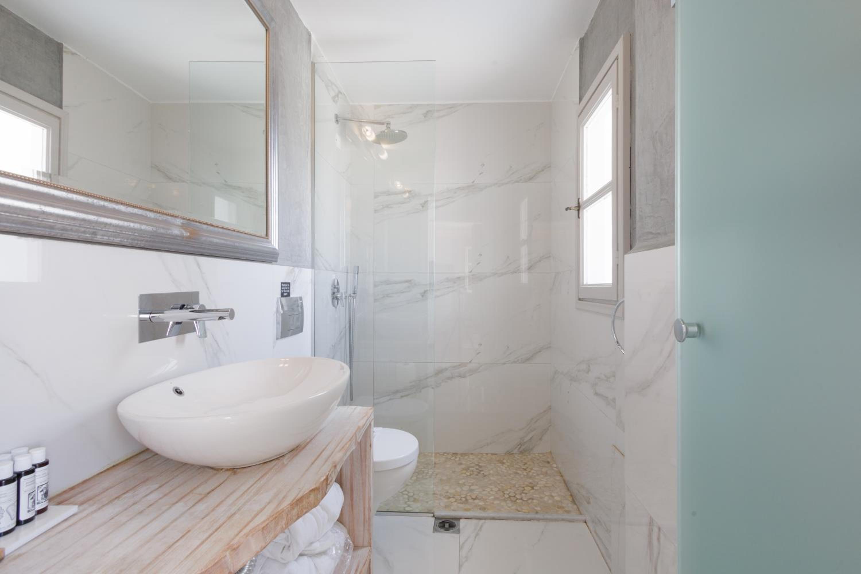 Suite with Sea View - Photo 12