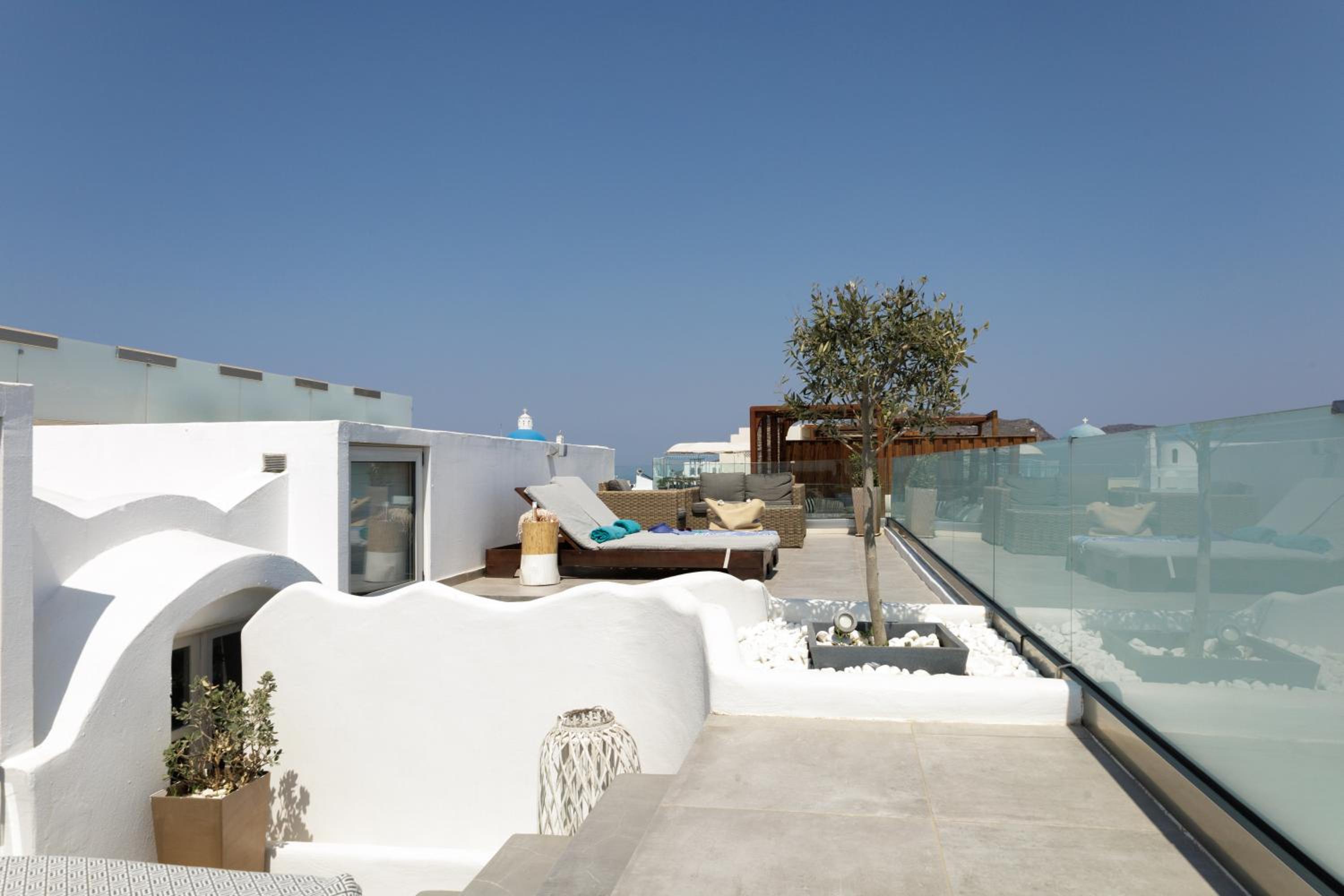 Suite with Sea View - Photo 11