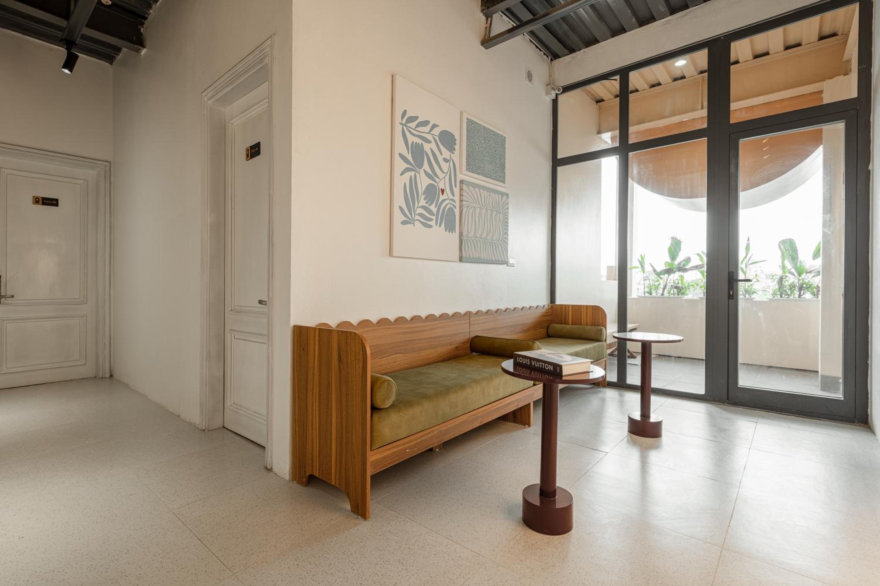 Family Suite with Balcony - Photo 19