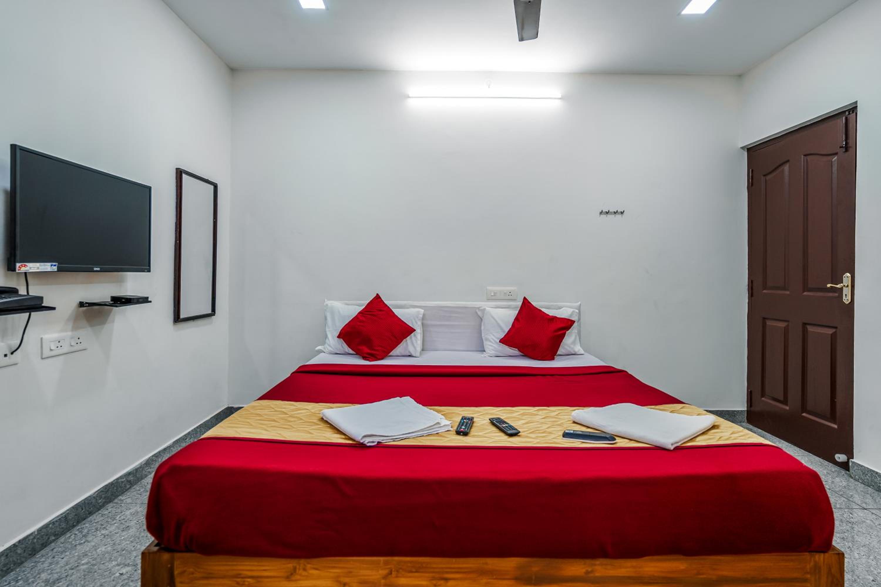 Deluxe Room - Photo 9