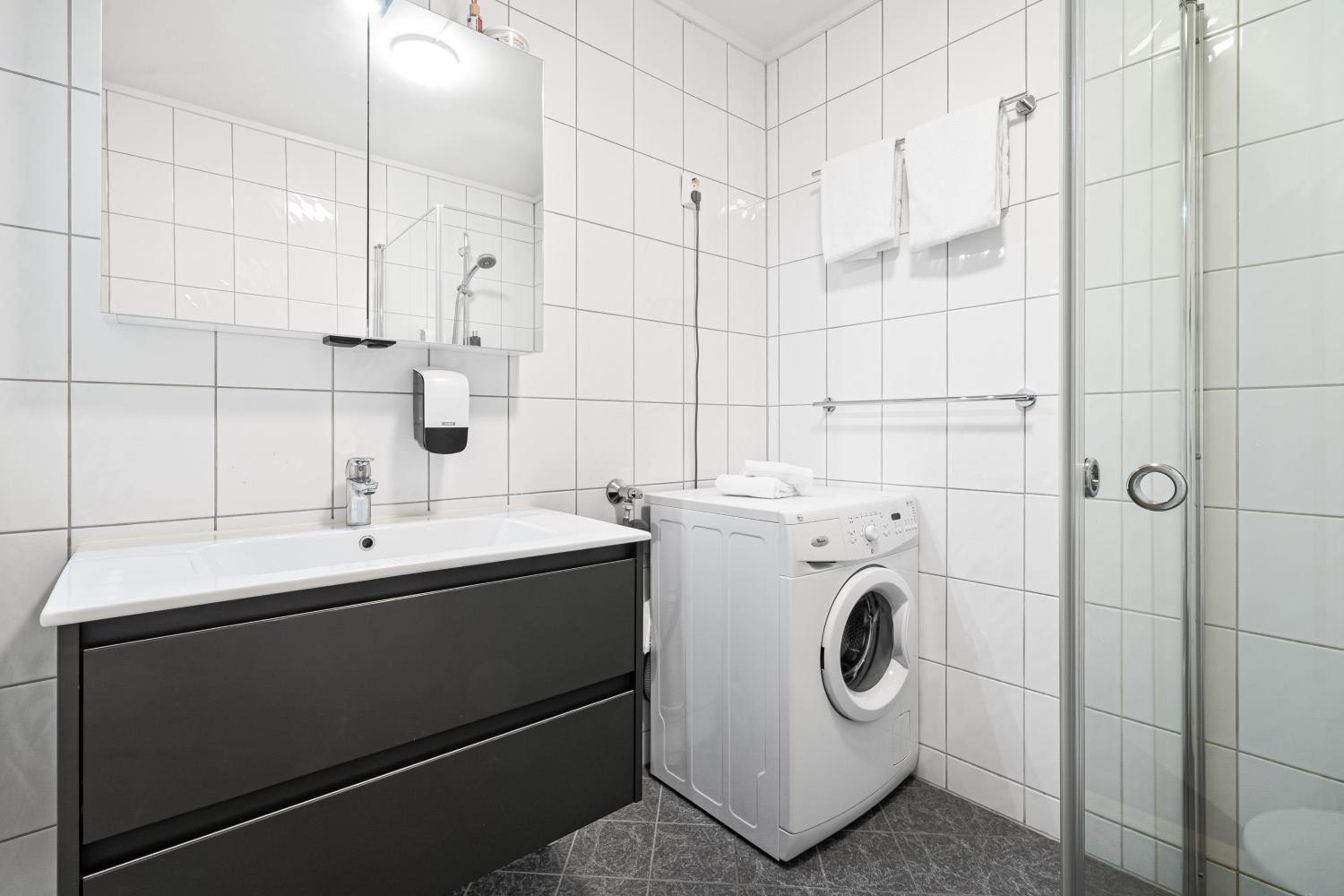 One-Bedroom Apartment - Photo 6