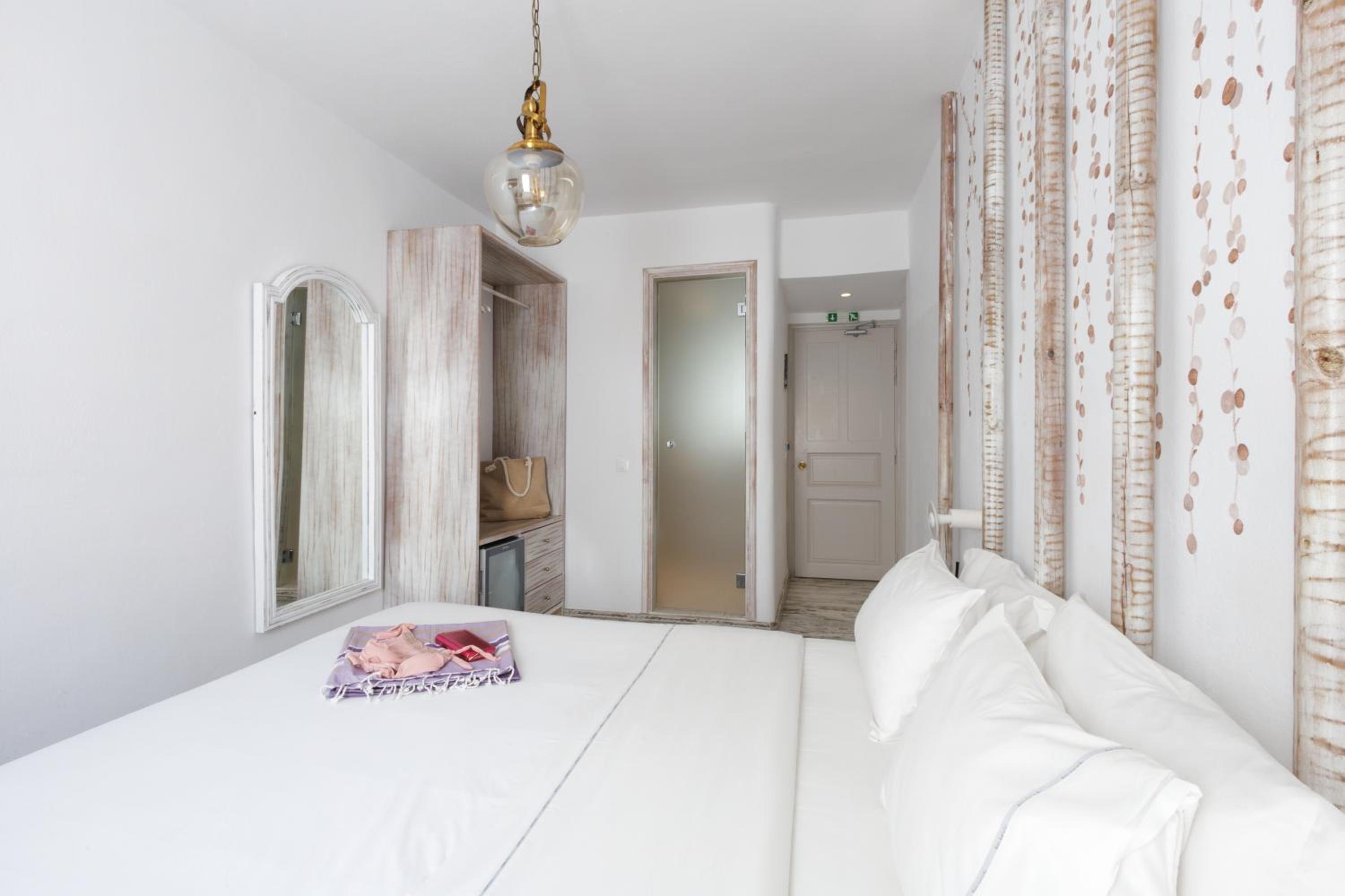 Double Room - Photo 9