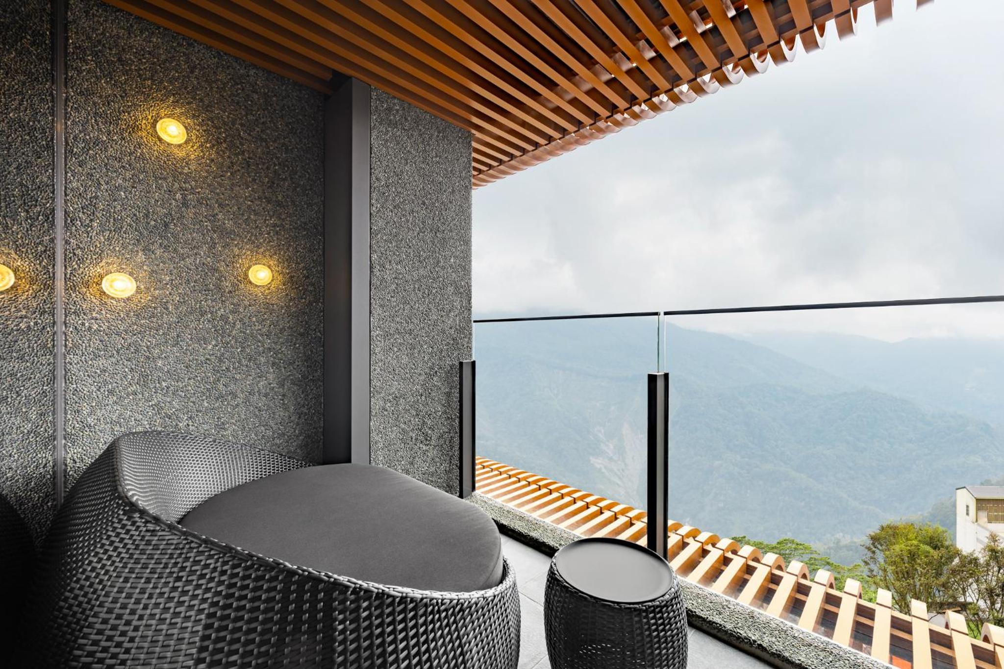 Standard Double Room with Two Double Beds and Mountain View - Photo 6
