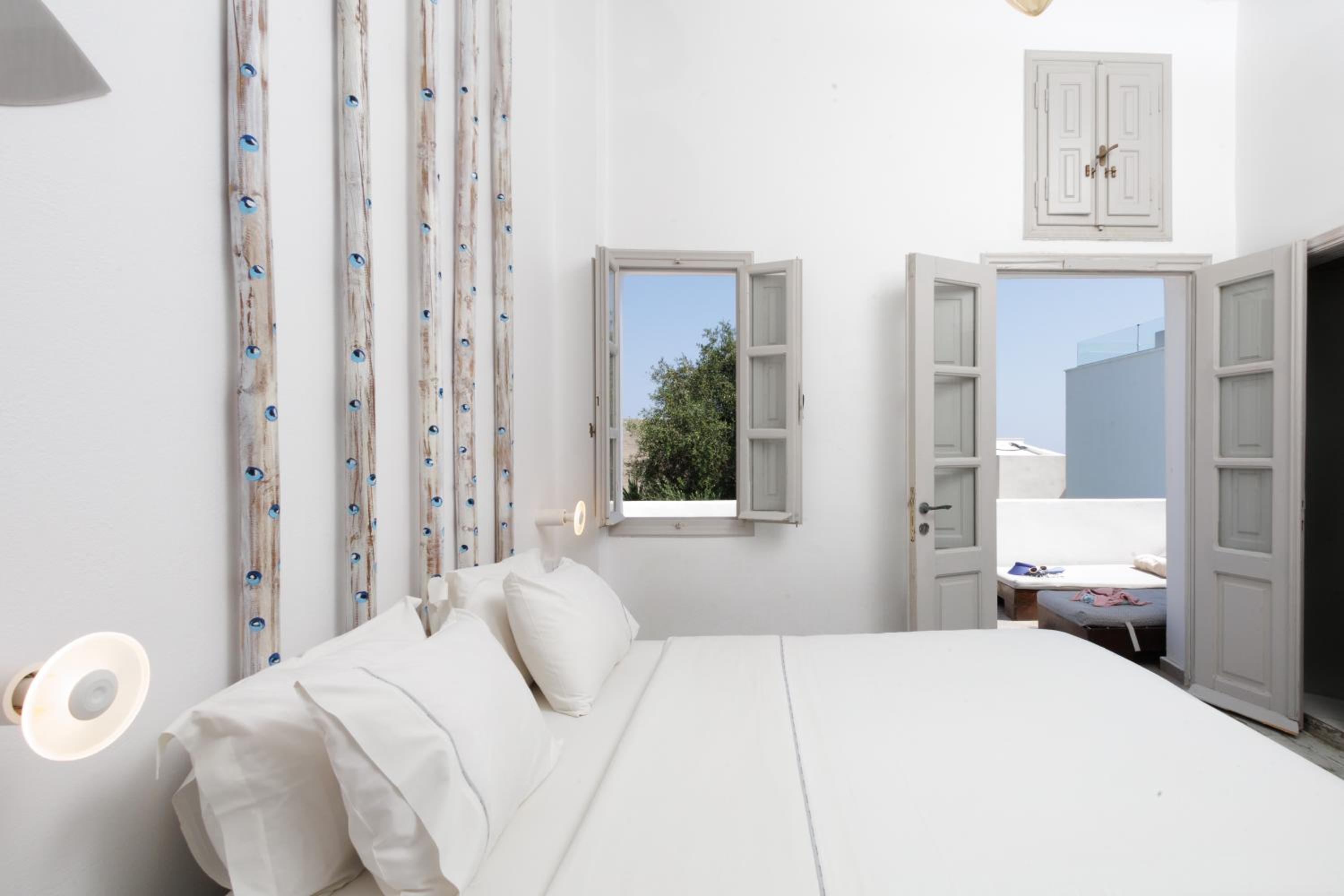 Deluxe Double Room with Balcony - Photo 15