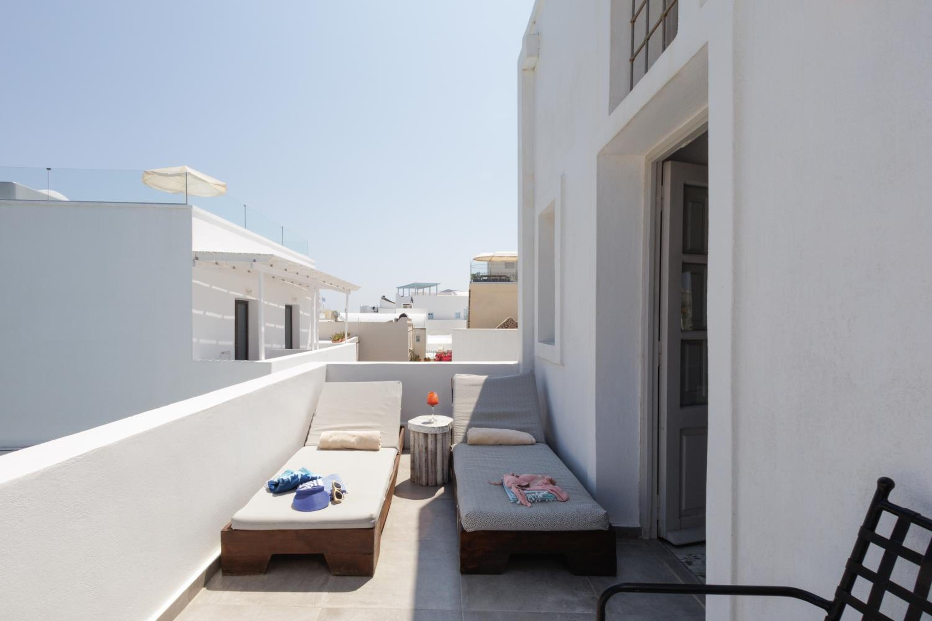 Deluxe Double Room with Balcony - Photo 18