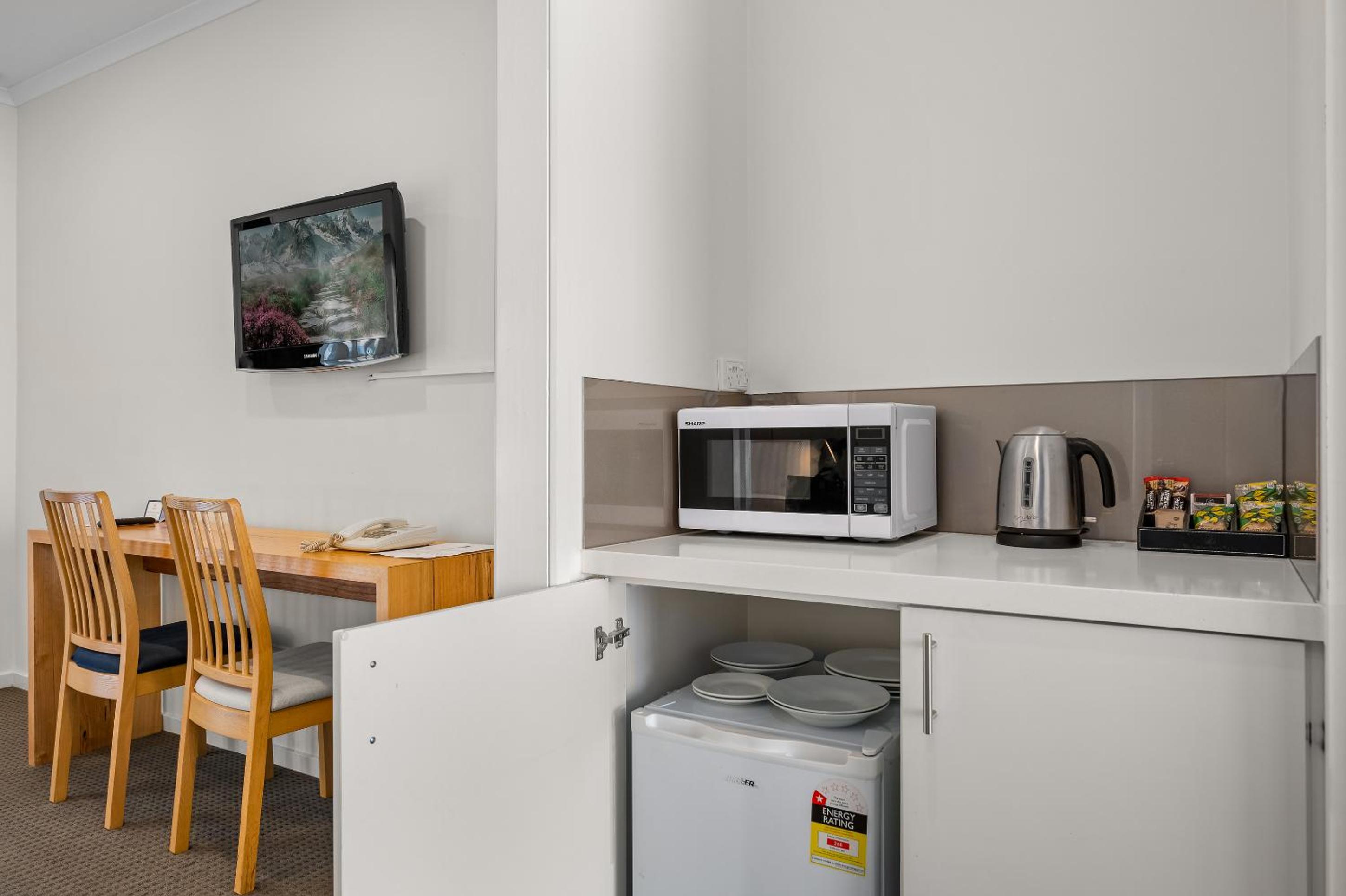Executive Suite - Photo 2
