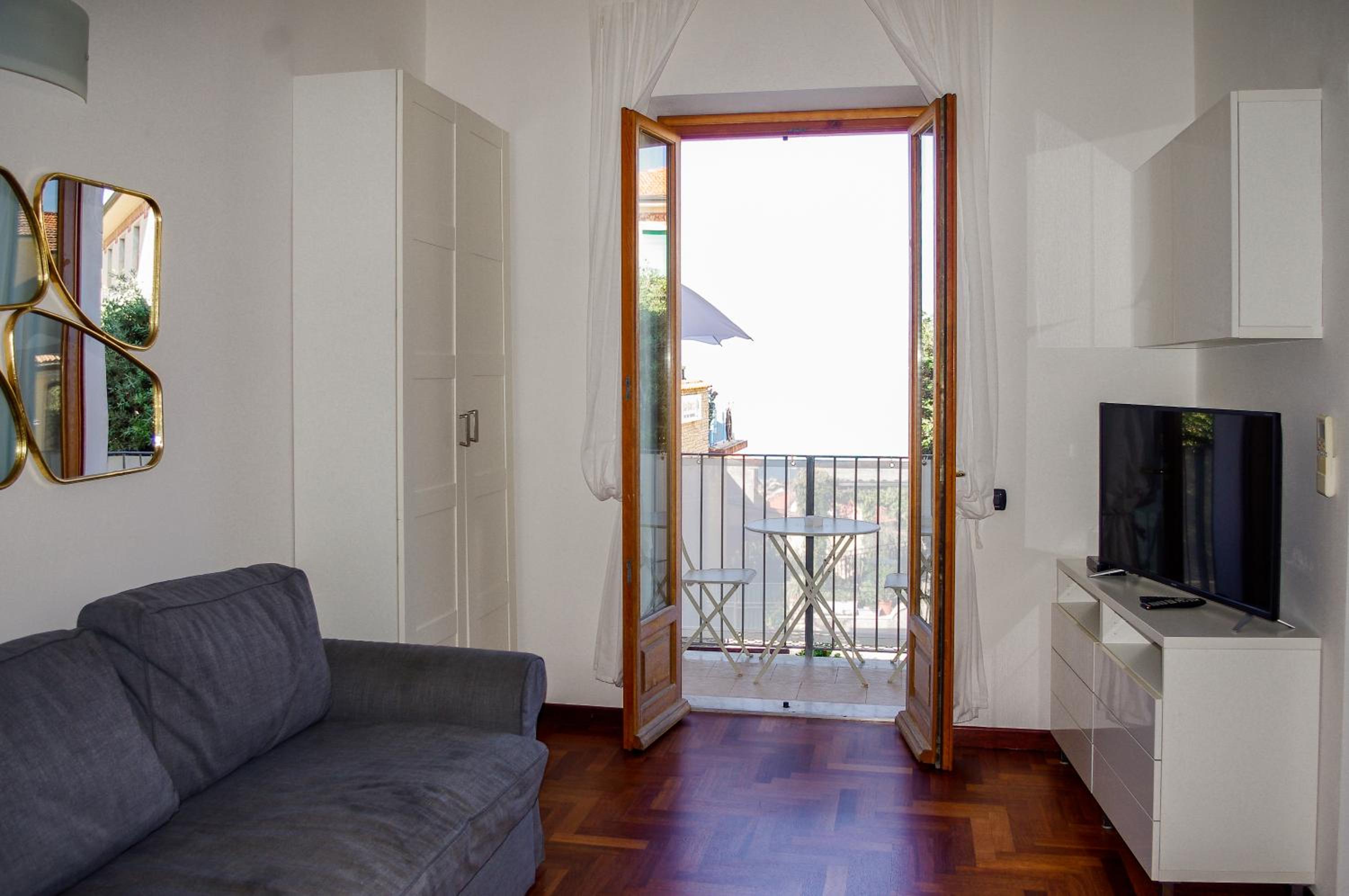 Luxury One-Bedroom Apartment photo 1
