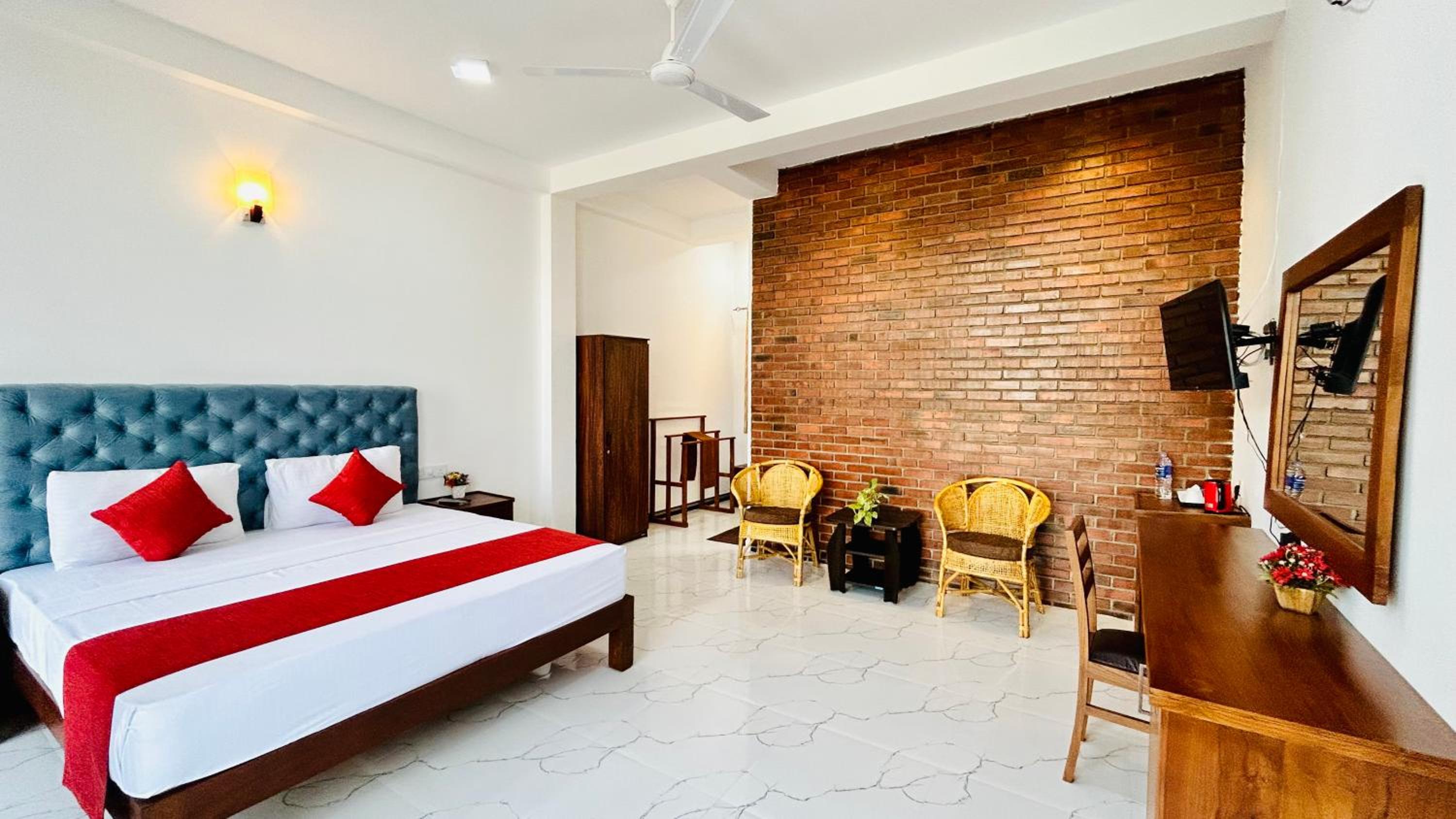 Deluxe King Room photo 1