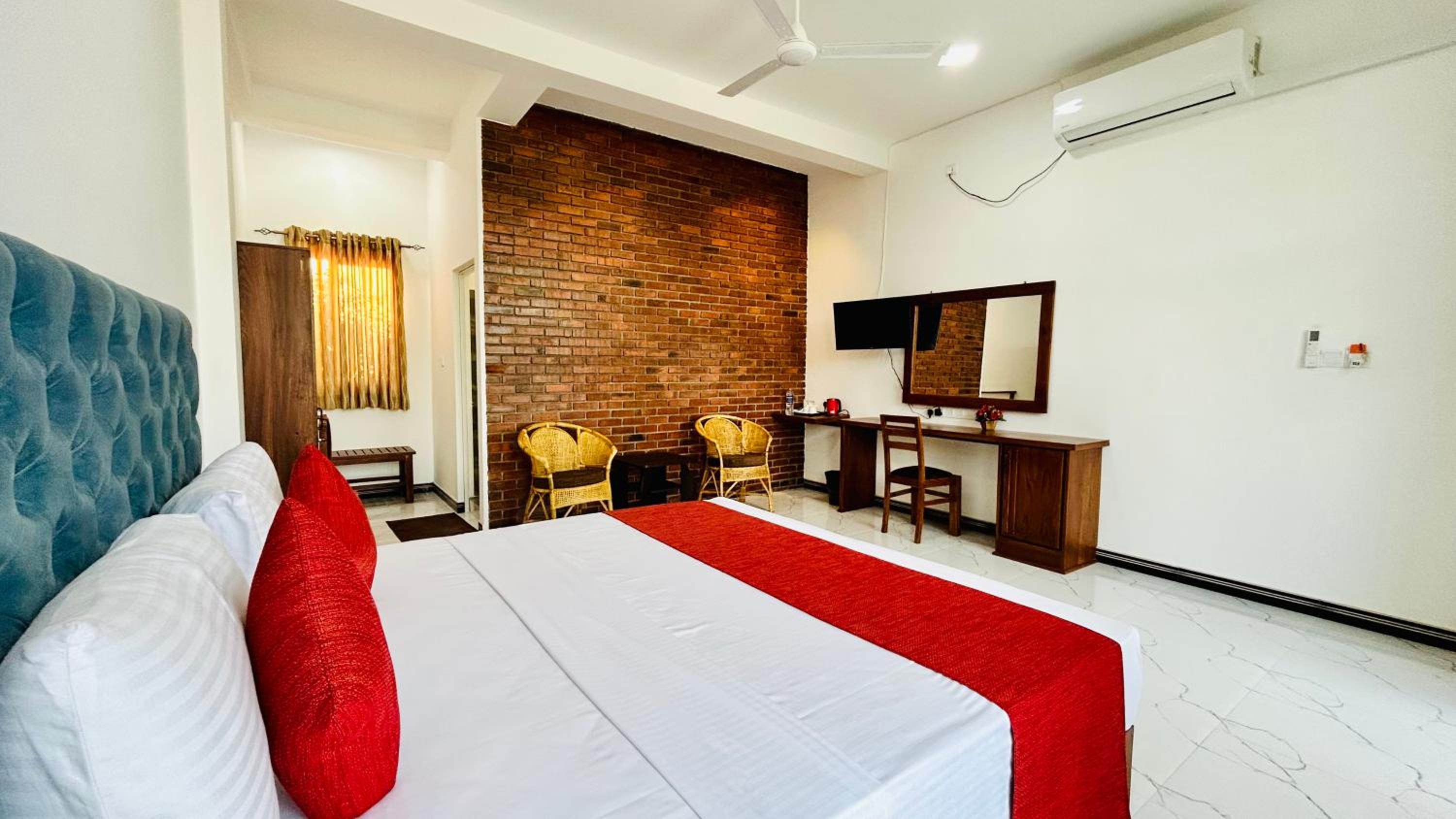 Deluxe King Room photo 3