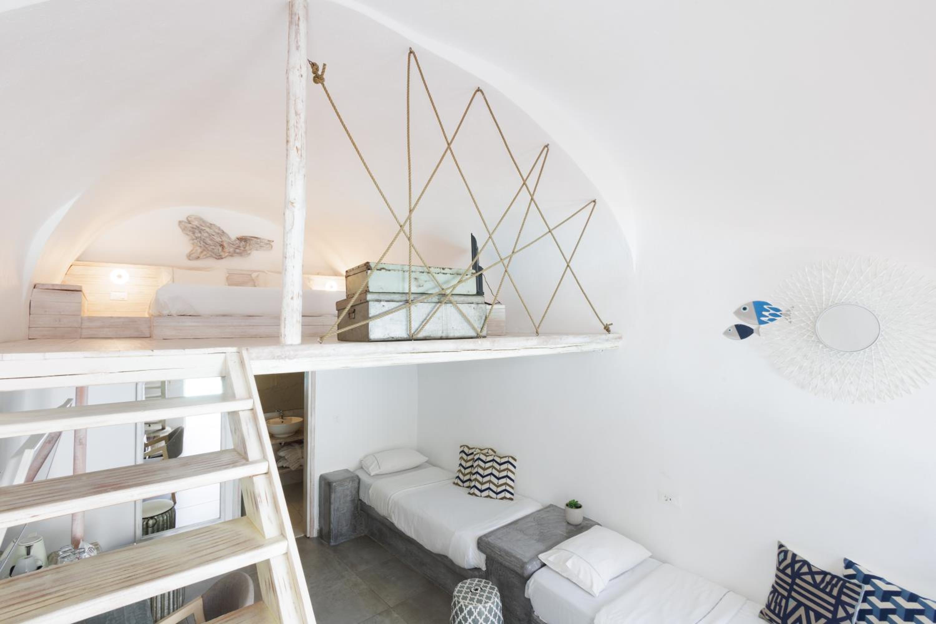 Poolfront Suite - Photo 26