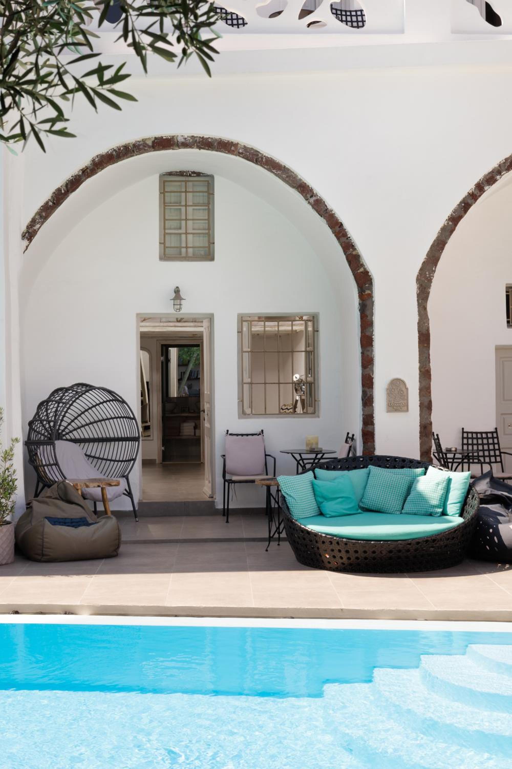 Poolfront Suite - Photo 29