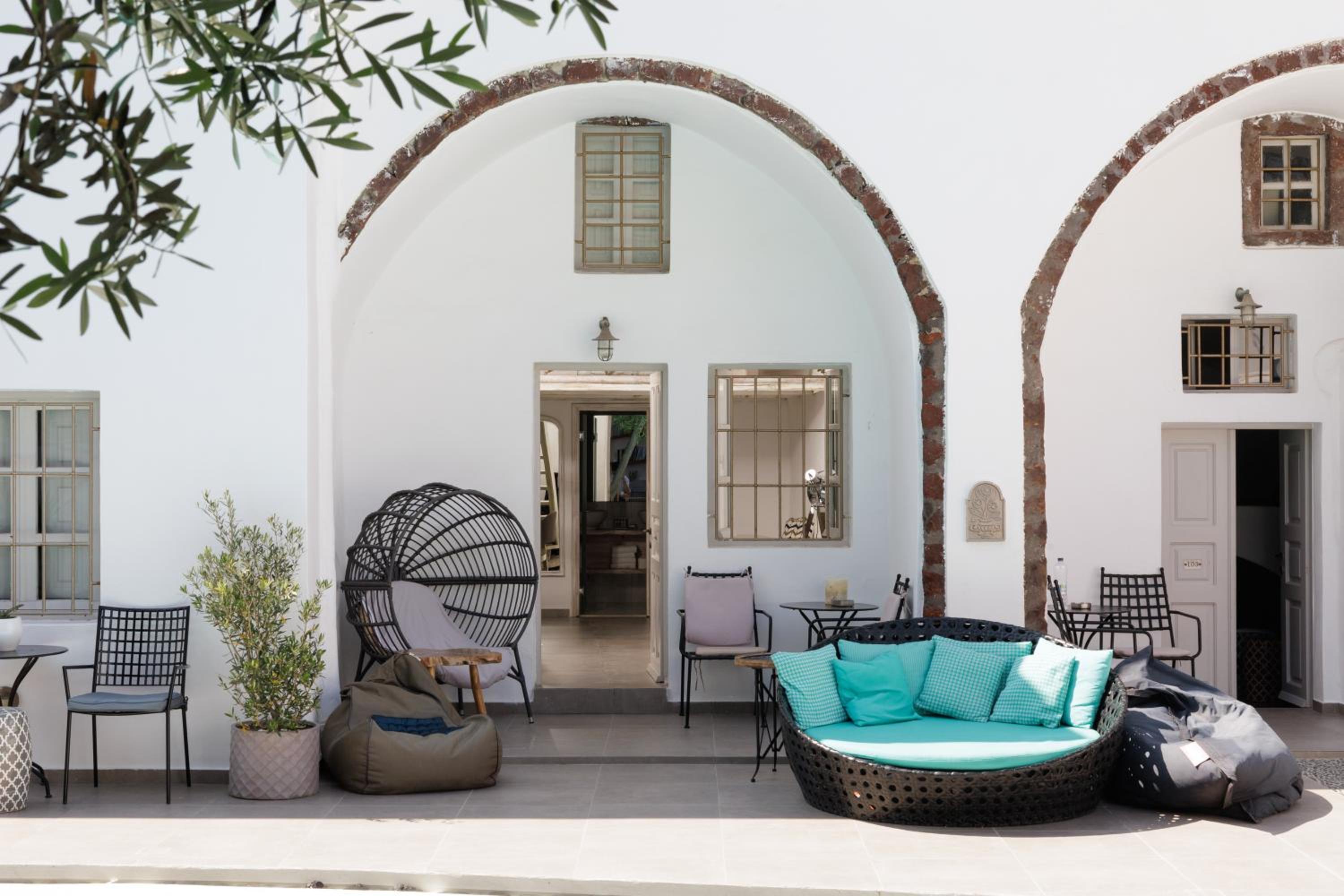 Poolfront Suite - Photo 33