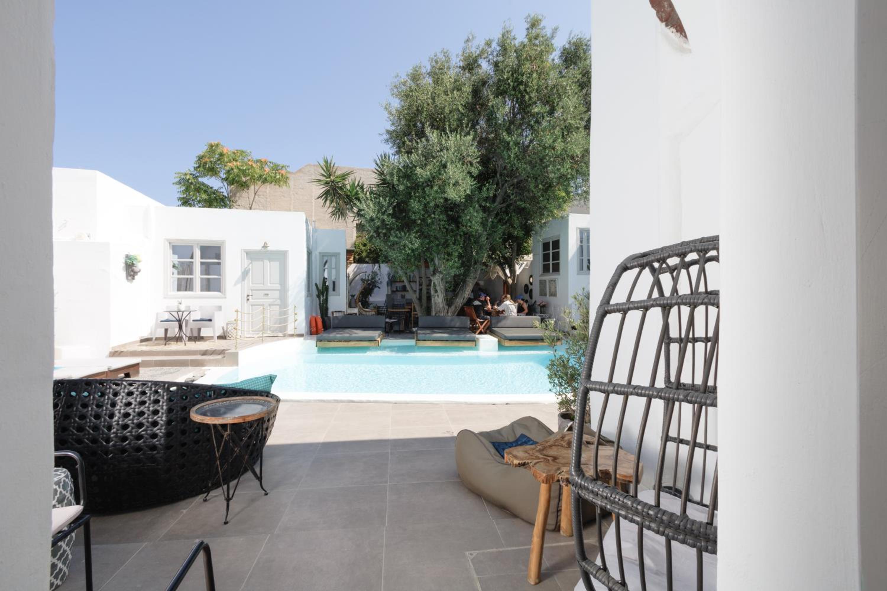 Poolfront Suite - Photo 31